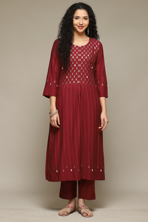 Fuschia Rayon Straight Kurta Pant Suit Set image number 6