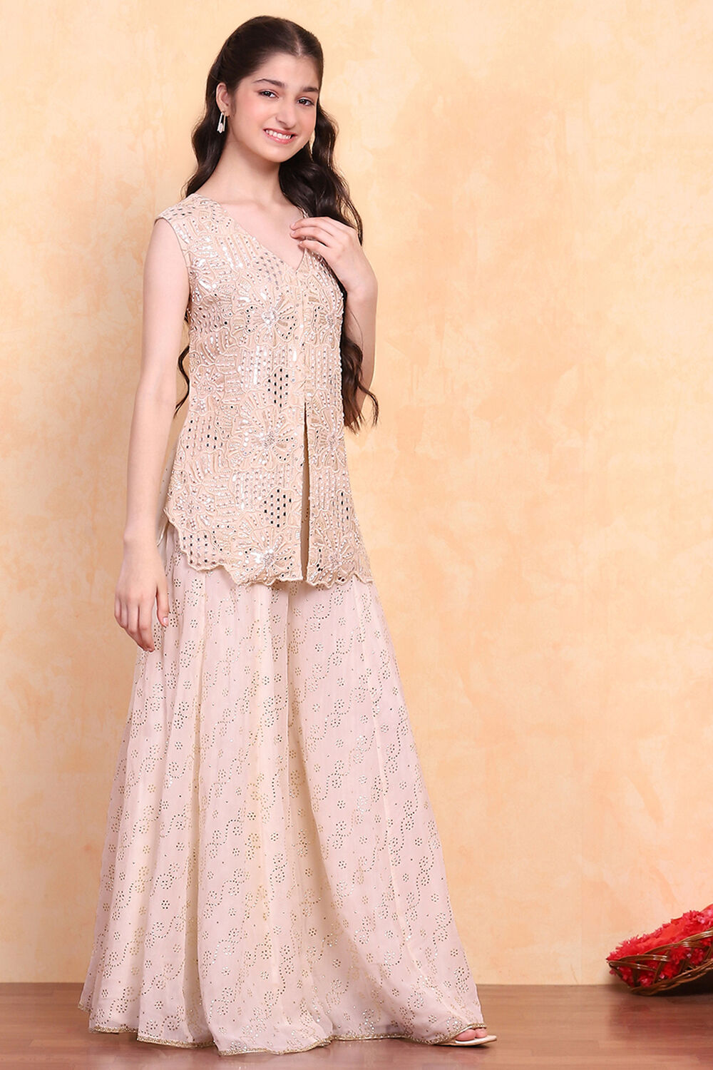 Off-White Embroidered Short Kurta & Palazzo Set image number 4