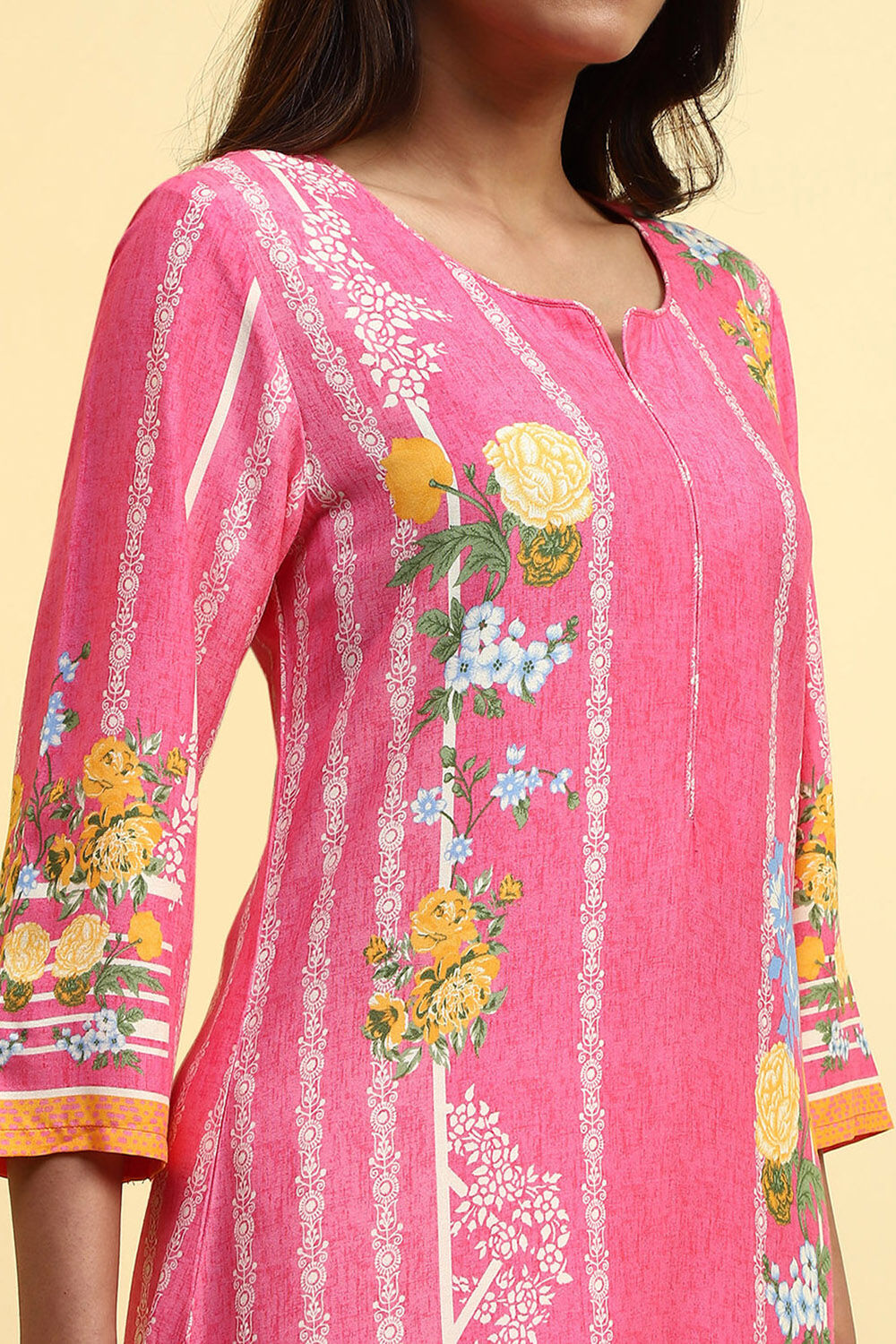 Purple Floral Printed Regular Fit Straight Kurta image number 1