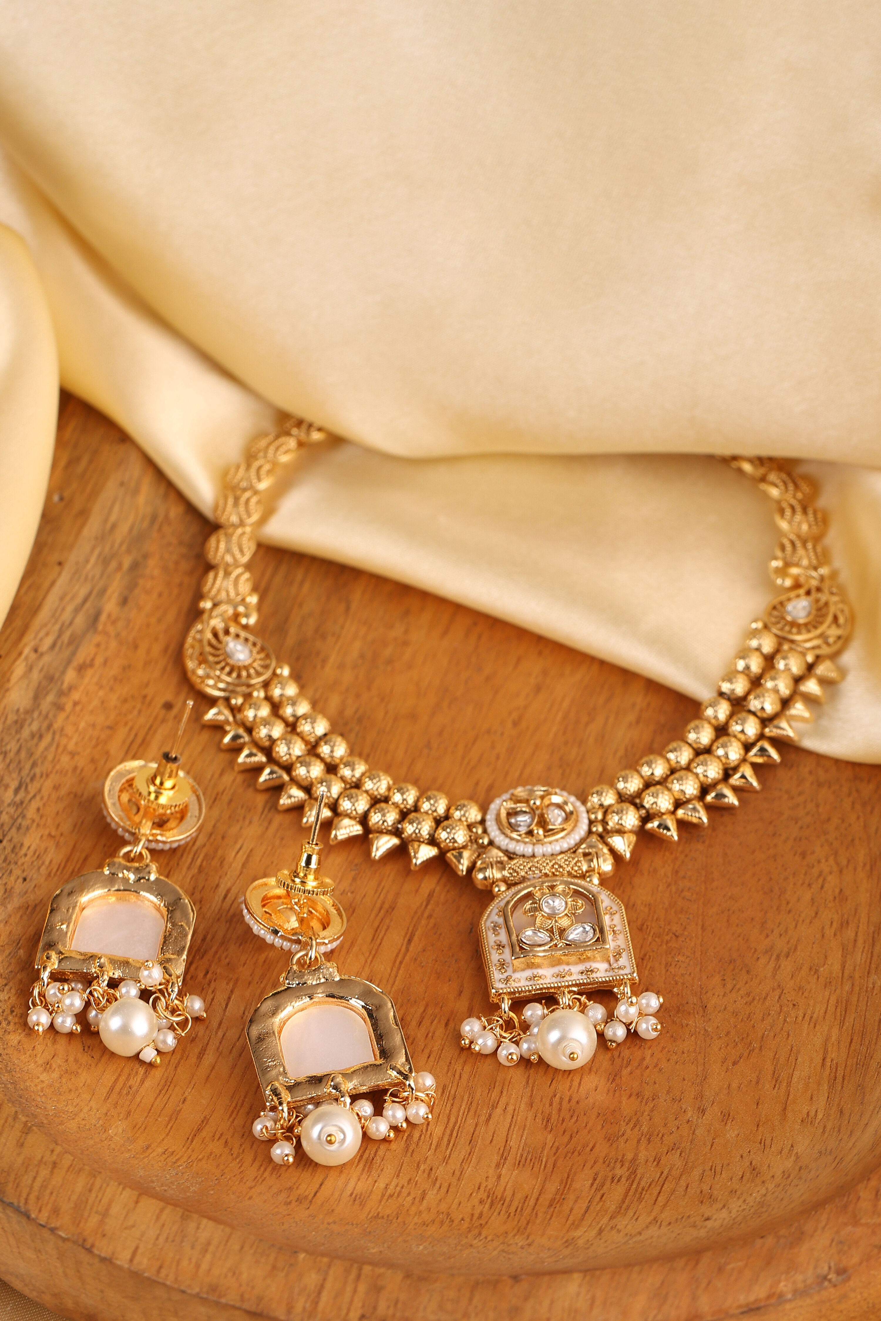 White Alloy Necklace Set image number 2