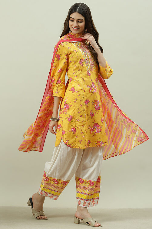 Yellow Cotton Straight Kurta Salwar Suit Set image number 6