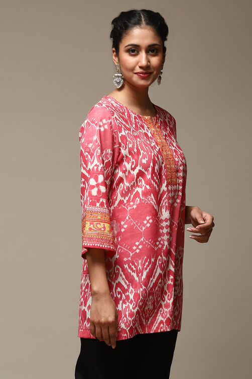 Red Cotton Blend Printed Kurti image number 4