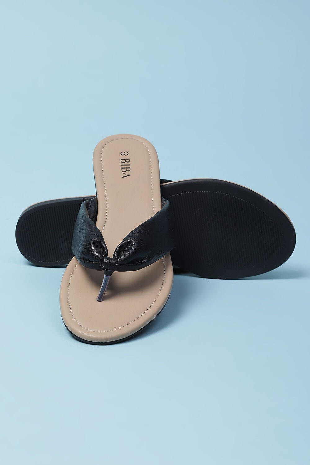Black strap flip 2025 flops