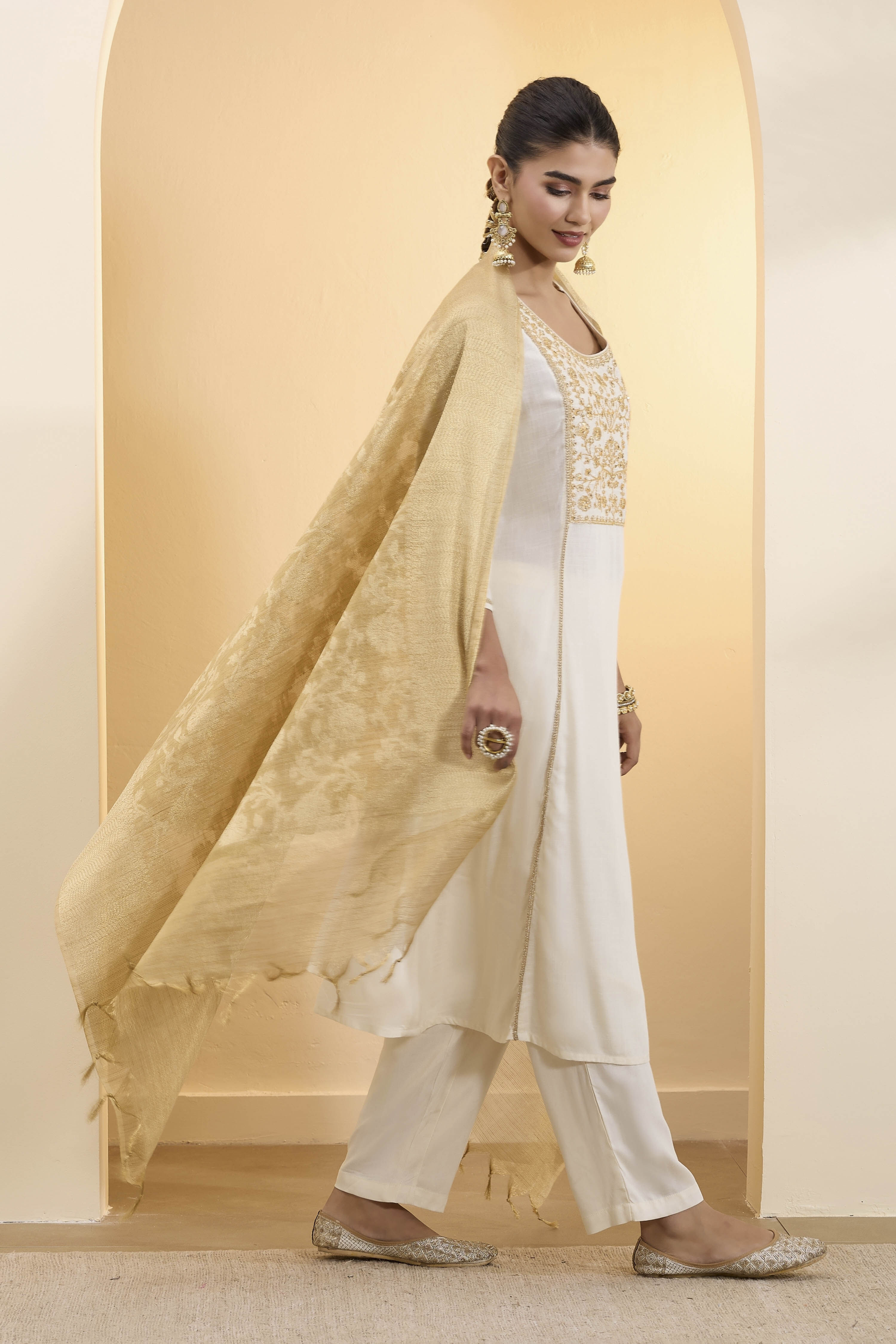 Gold Poly Zari Floral Dupatta image number 0