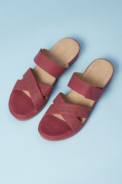 Maroon Pu Slip-Ons image number 5