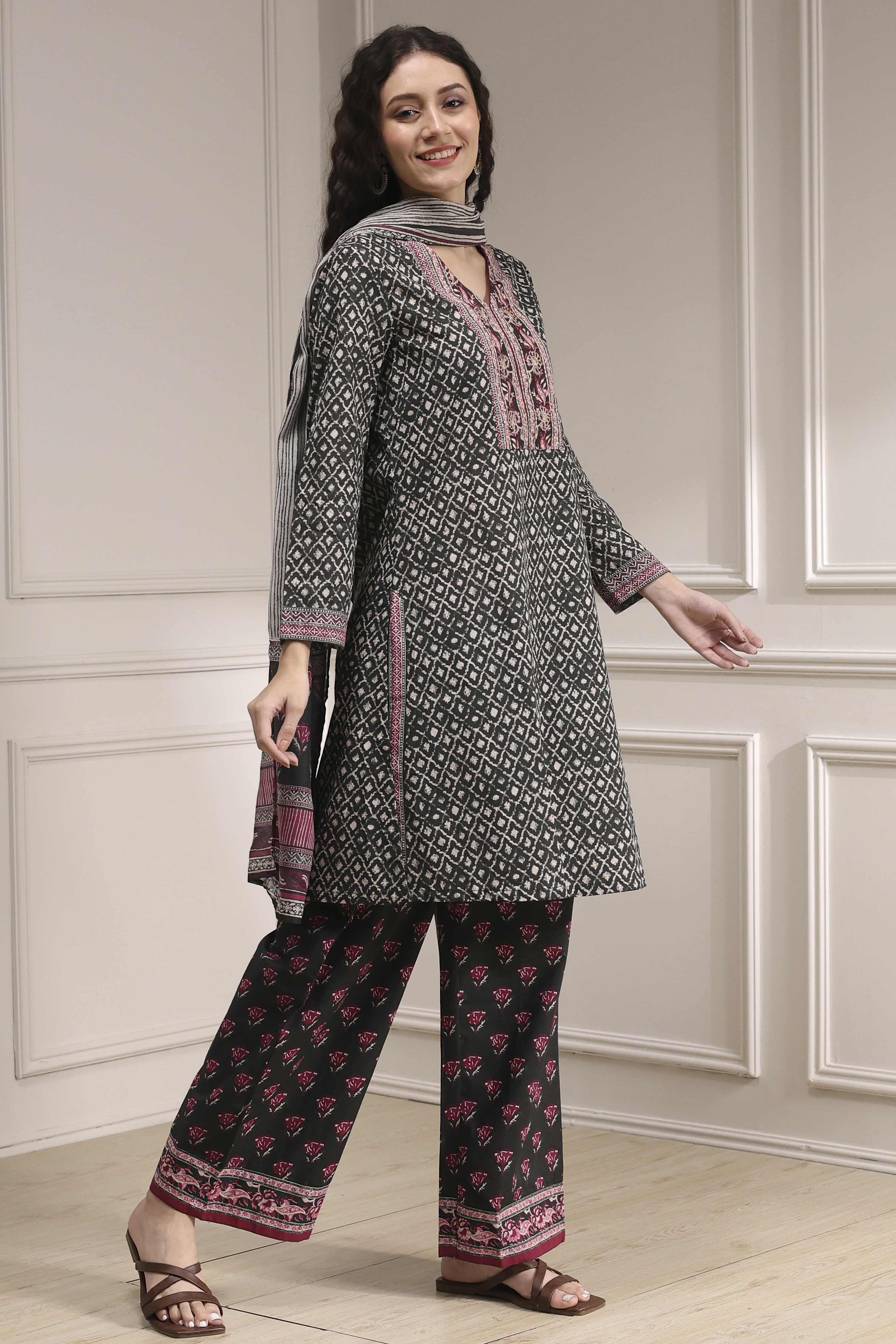 Black Cotton Printed Straight Suit Set image number 5