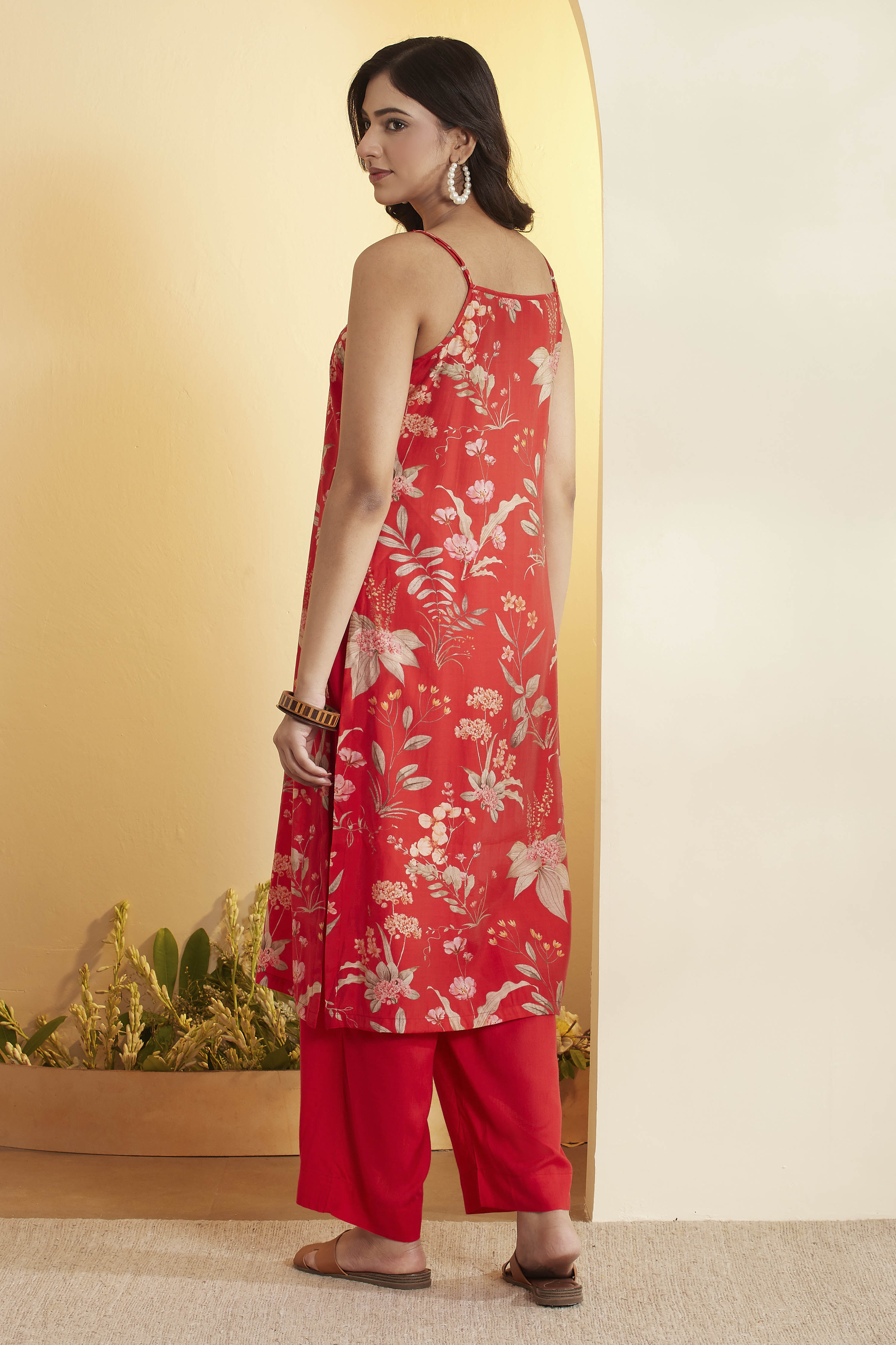 Red Floral Straight Viscose Blend Kurta Set image number 5