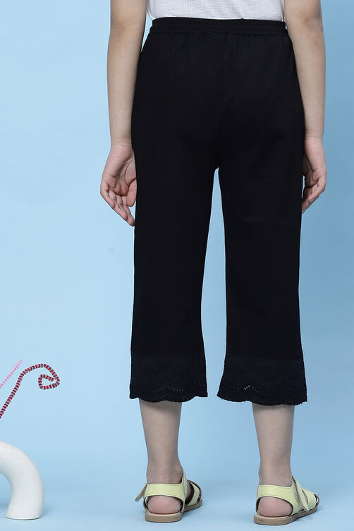 Black Cotton Solid Capri Pant image number 4