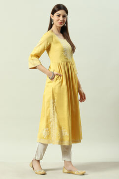 Yellow Poly Cotton Flared Printed Kurta image number 3