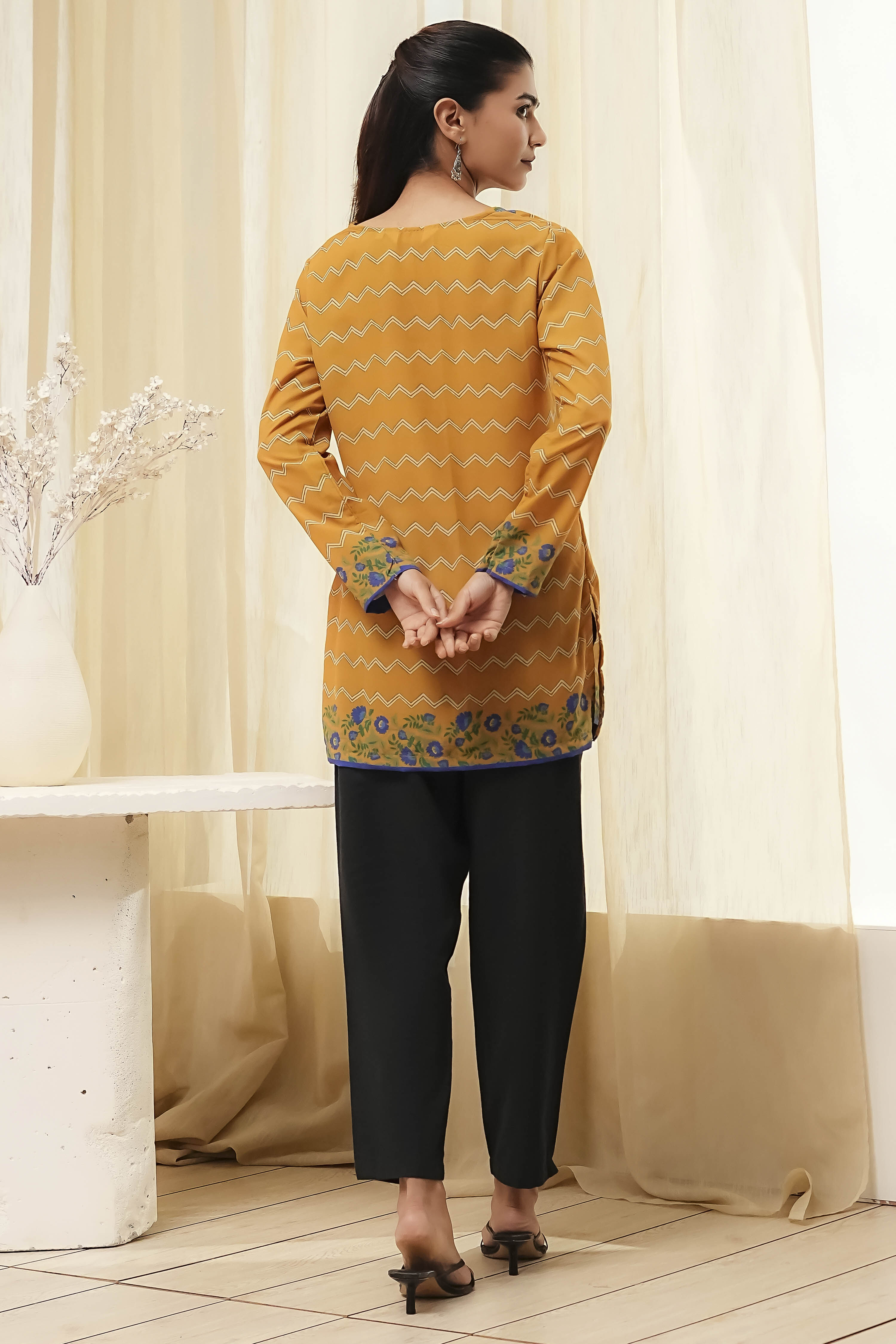 Mustard Yellow Printed Straight Short Kurta image number 3