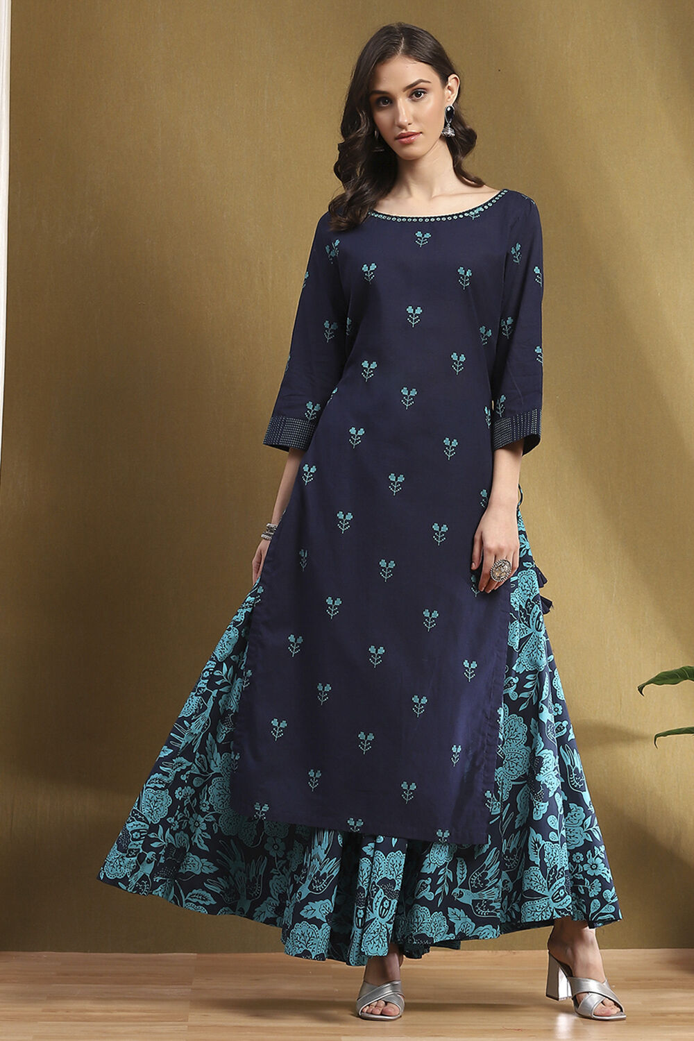 Blue Cotton Yard Dyed Straight Suit Set image number 6