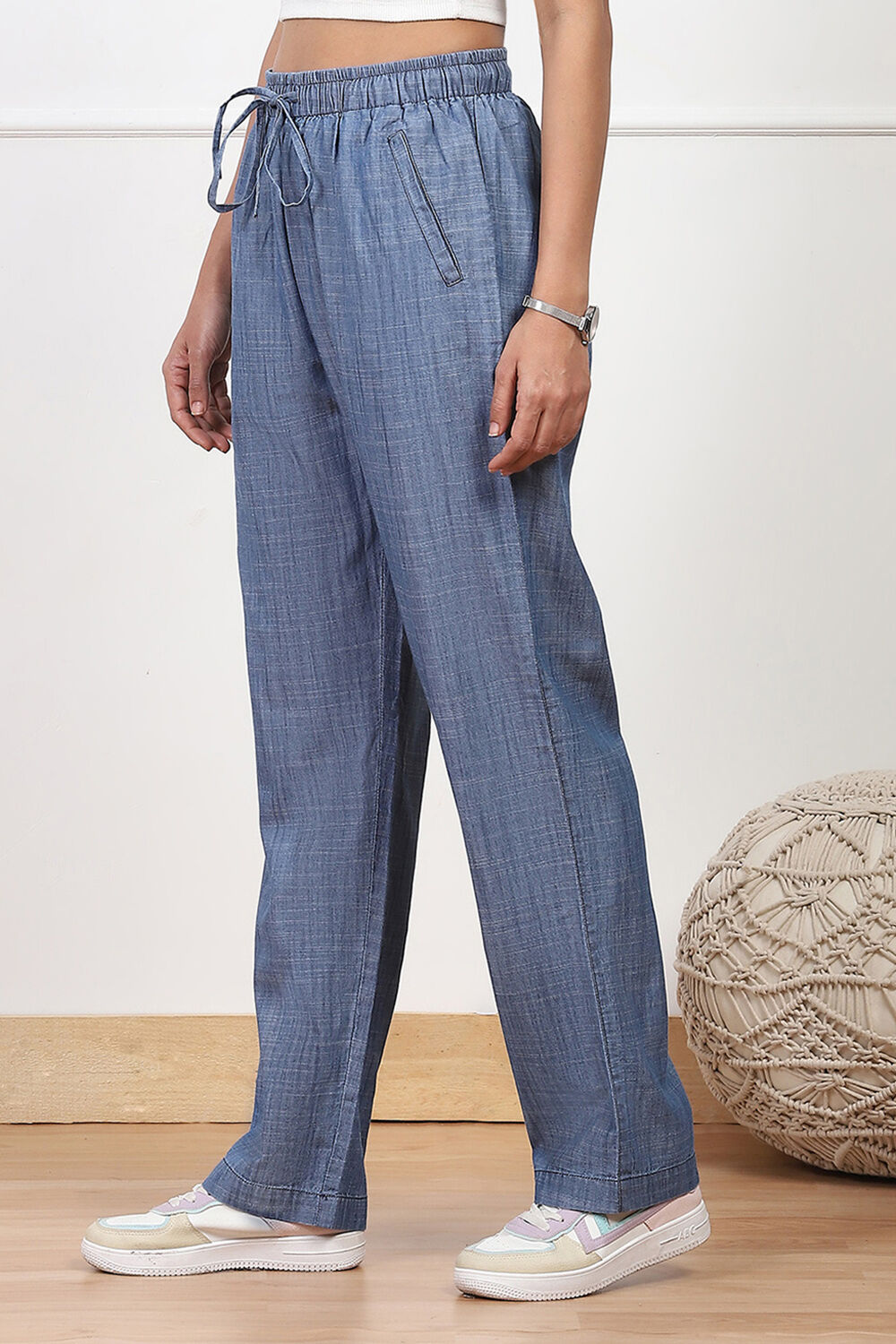 Blue Solid Denim Relaxed Fit Pants image number 2