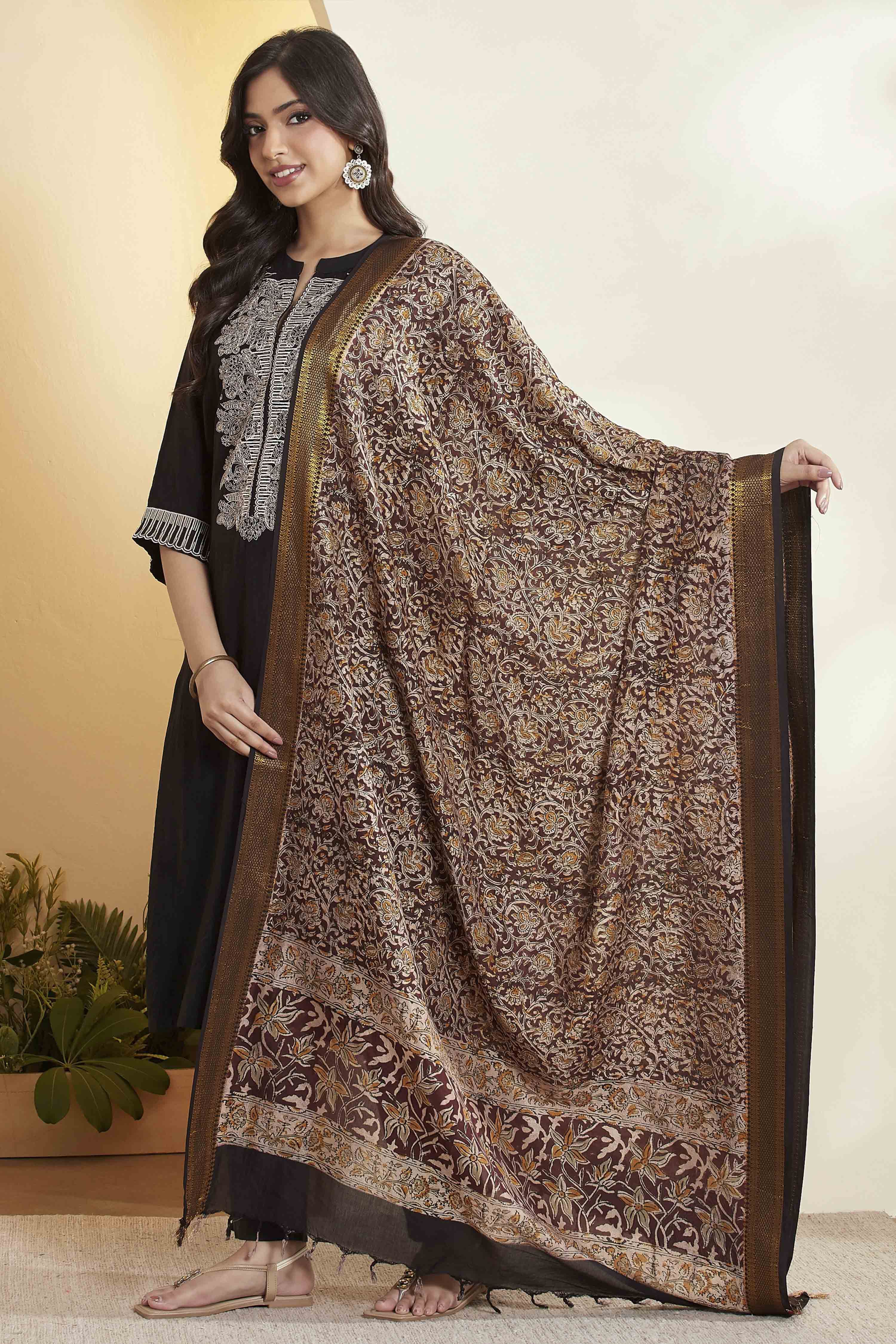 Maroon Chennur Silk Floral Printed Dupatta image number 3