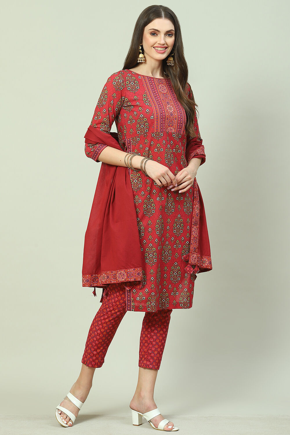 Cherry Printed Cotton Straight Kurta Slim Pants Suit Set image number 6