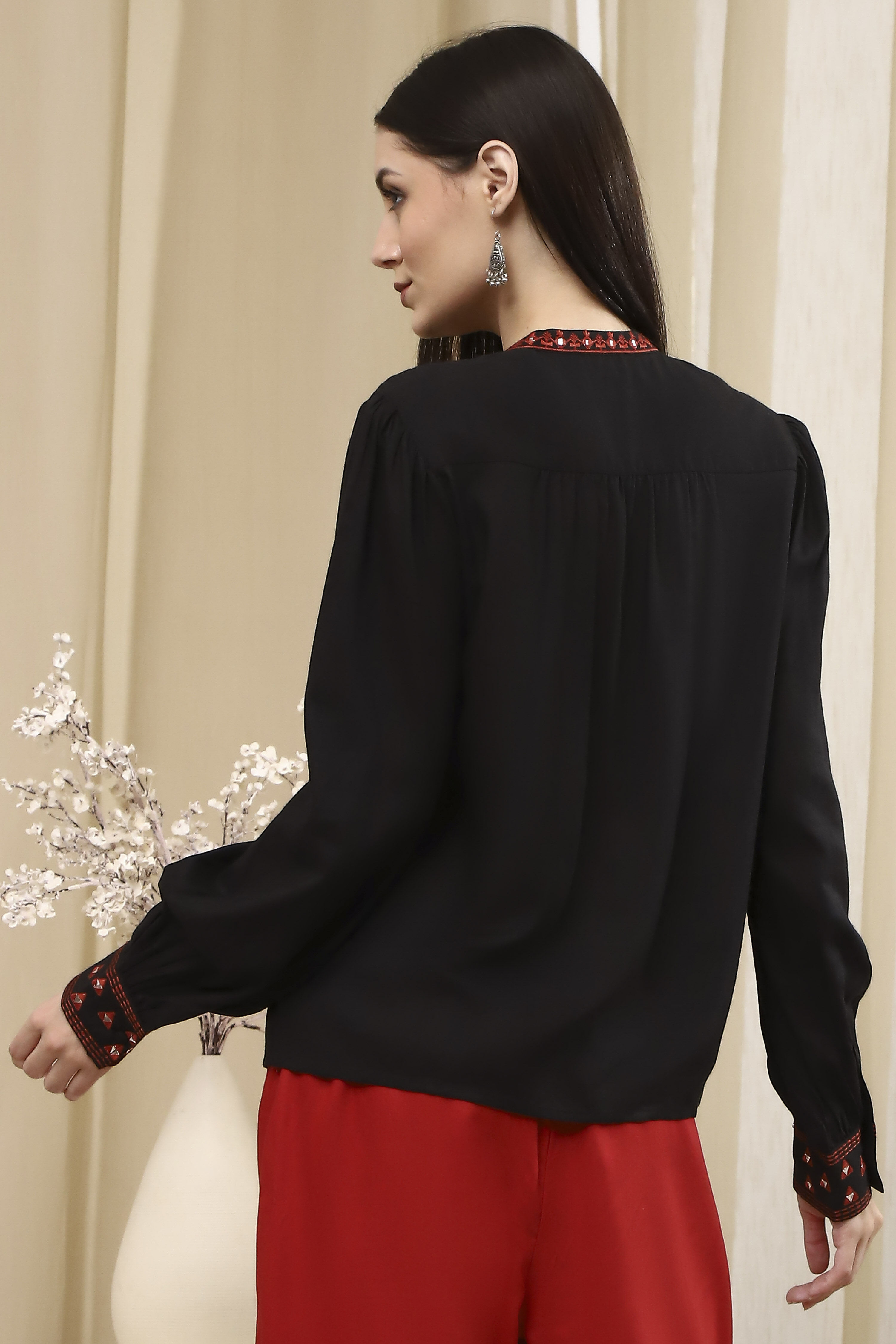 Black Solid Straight Top image number 3