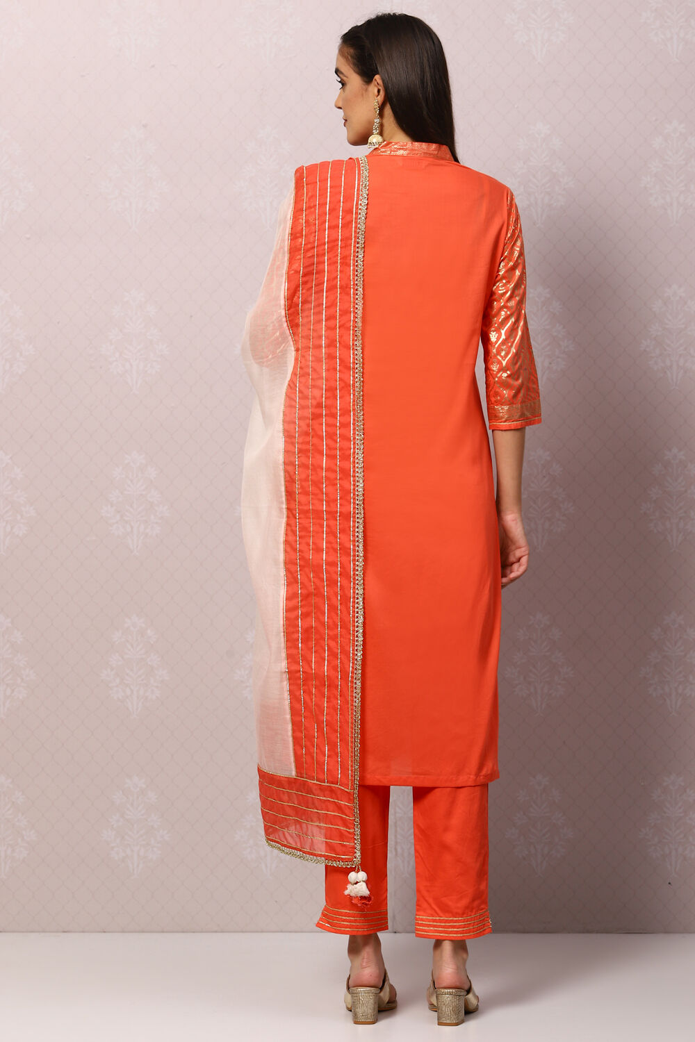 Yellow Cotton Straight Kurta Slim Pant Suit Set image number 4