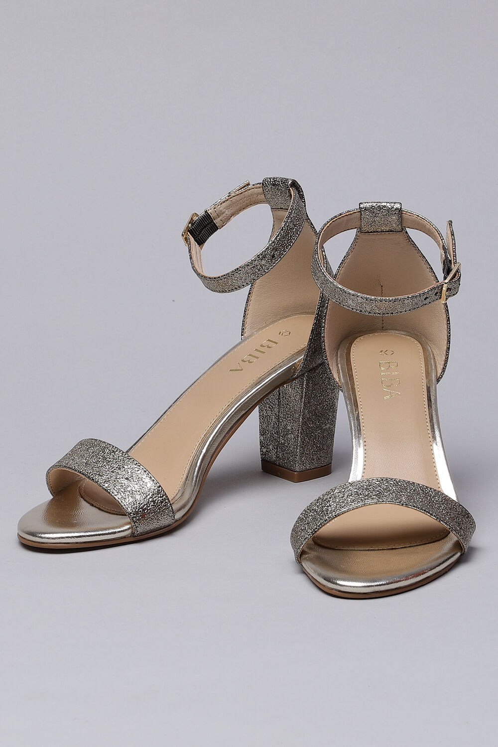 Gold strappy shoe 2025
