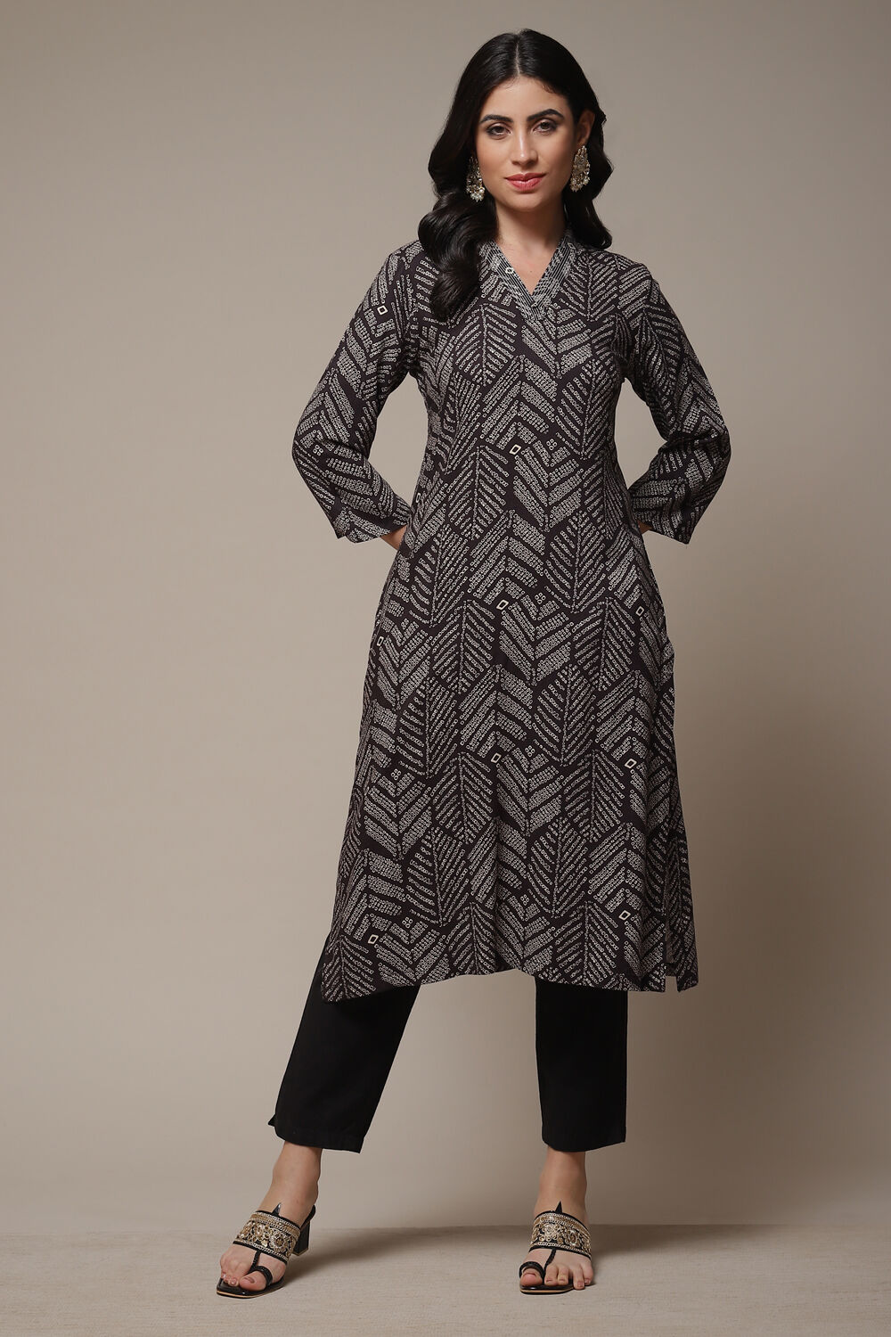 Beige LIVA Straight Printed Kurta image number 1
