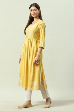 Yellow Poly Cotton Flared Printed Kurta image number 2