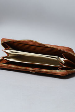 Tan Pu Leather Wallet image number 4