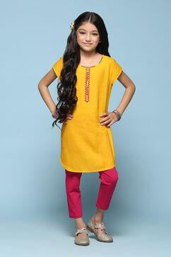 Yellow Cotton Straight Solid Kurta Set image number 6