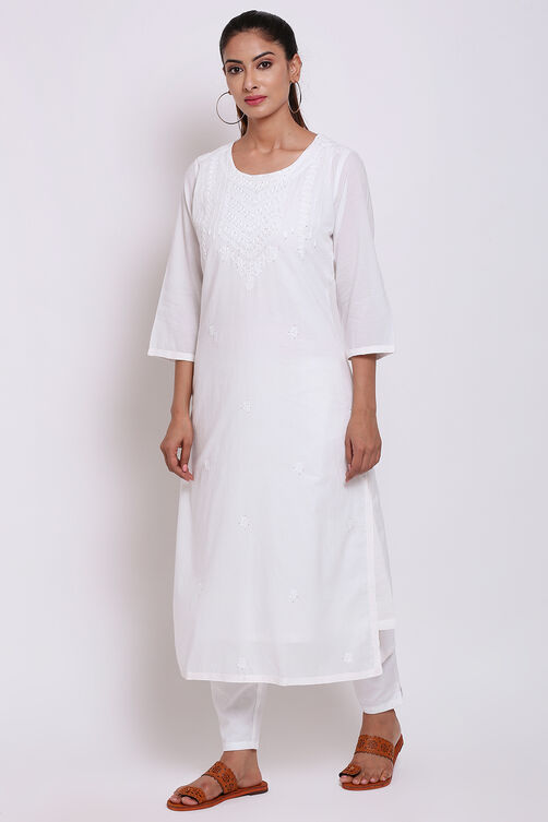 White Cotton Straight Embroidered Kurta image number 2