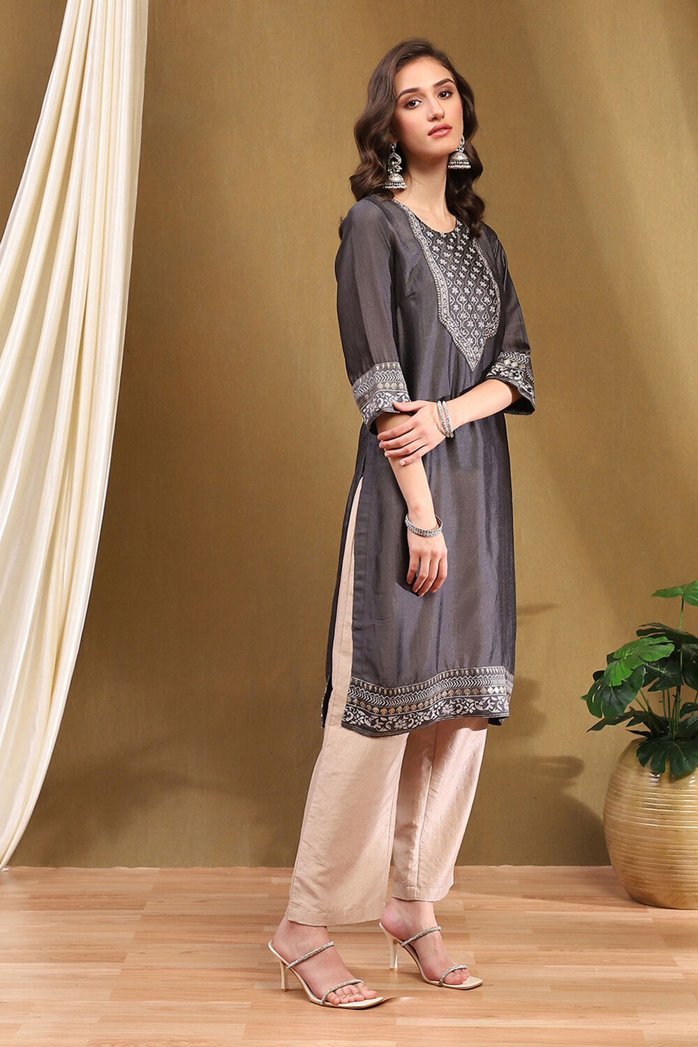 Grey Silk Yard Dyed Straight Festive Kurta image number 4