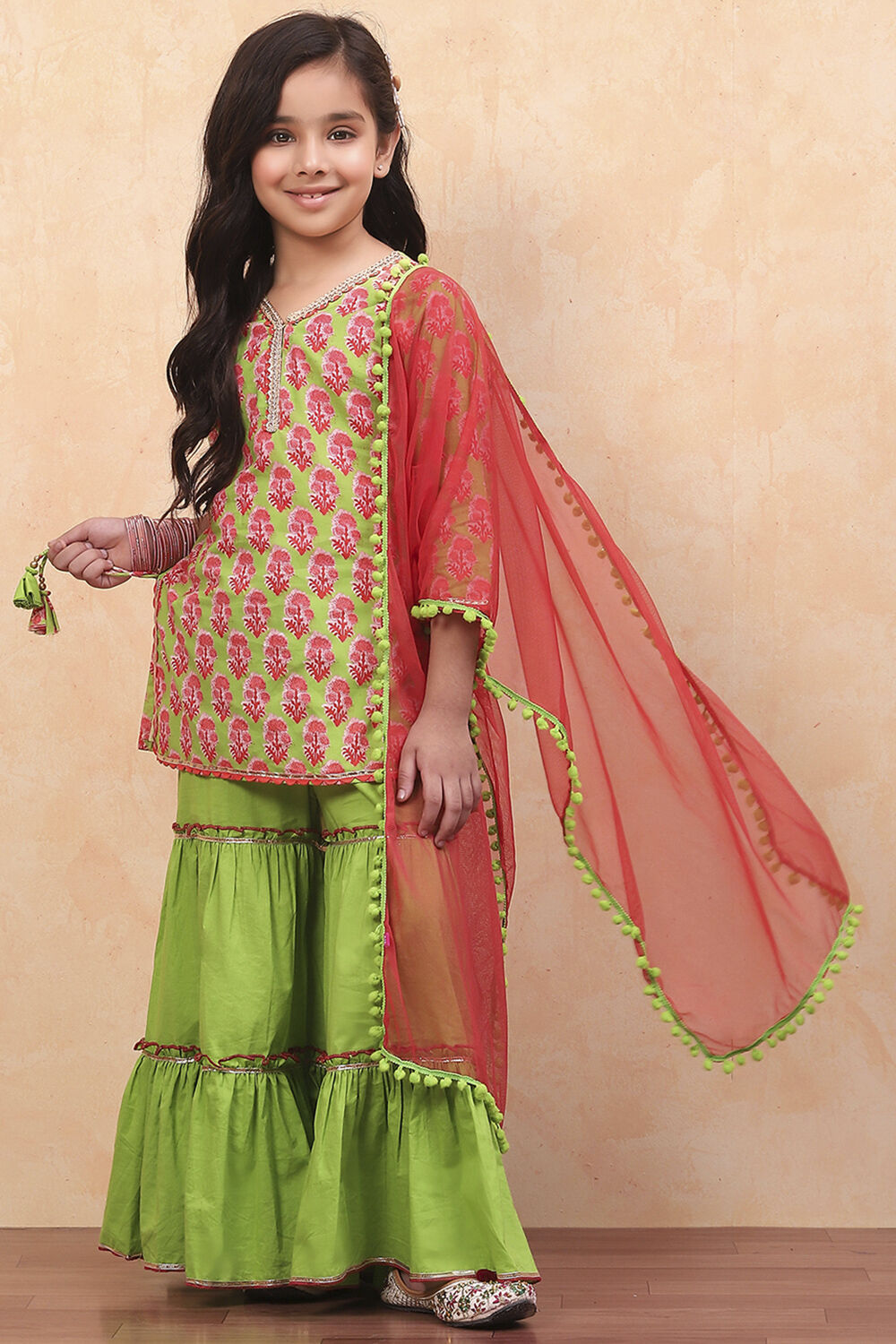 Green Cotton Floral Printed Straight Suit Set image number 0