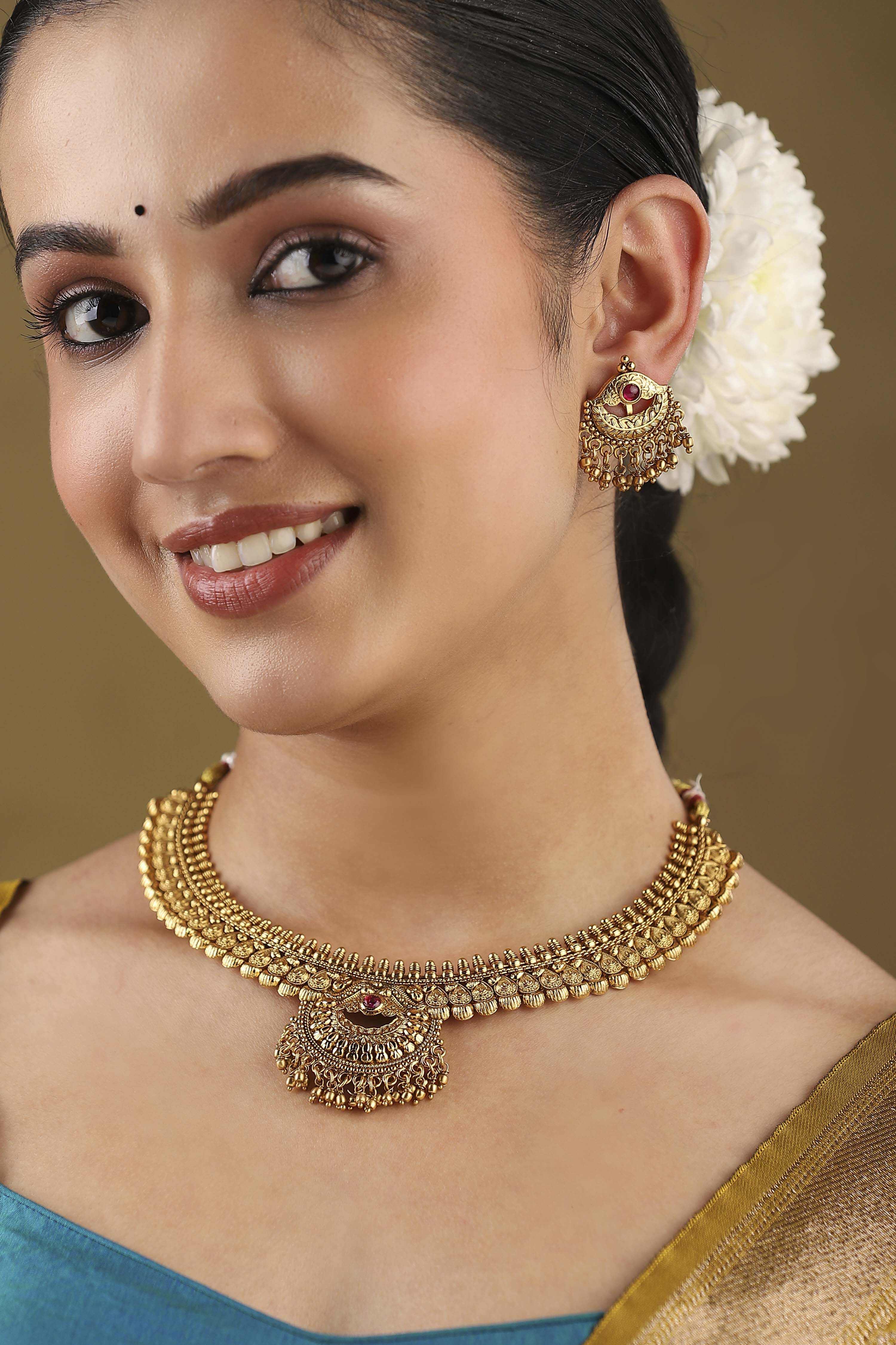 Gold Brass Necklace Set image number 3