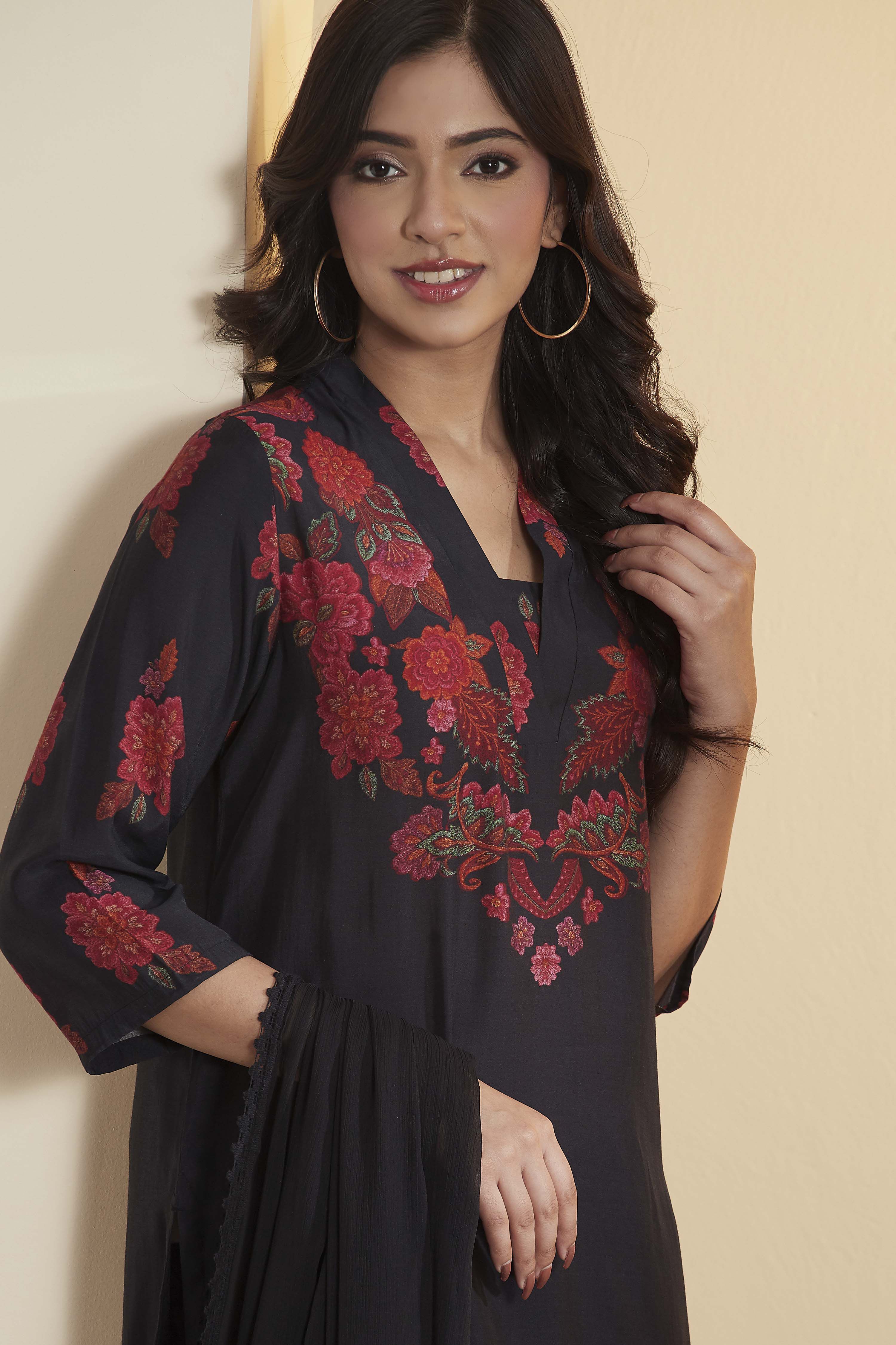 Black Viscose Blend Straight Suit Set image number 1