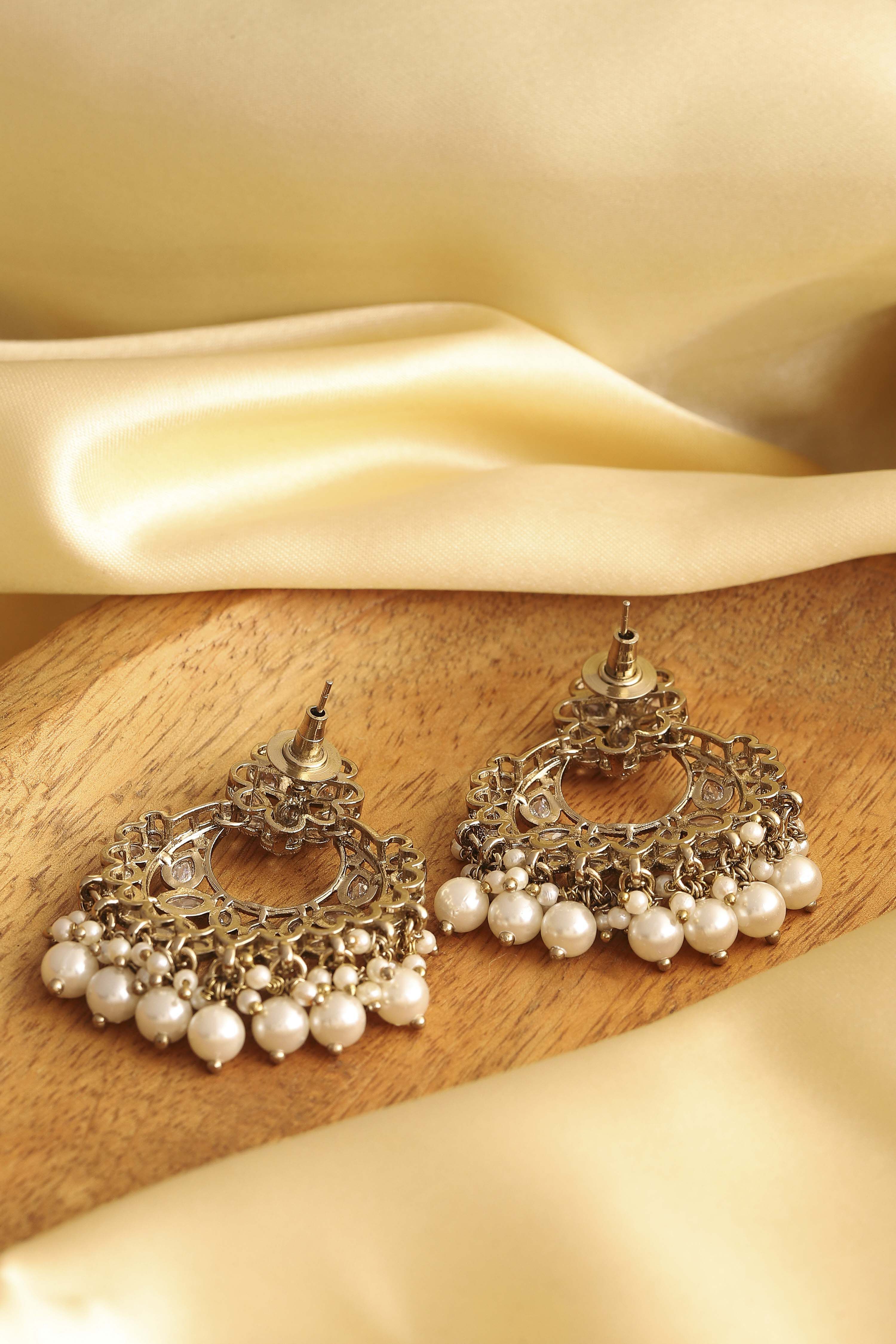 White Alloy Chaandbali image number 2