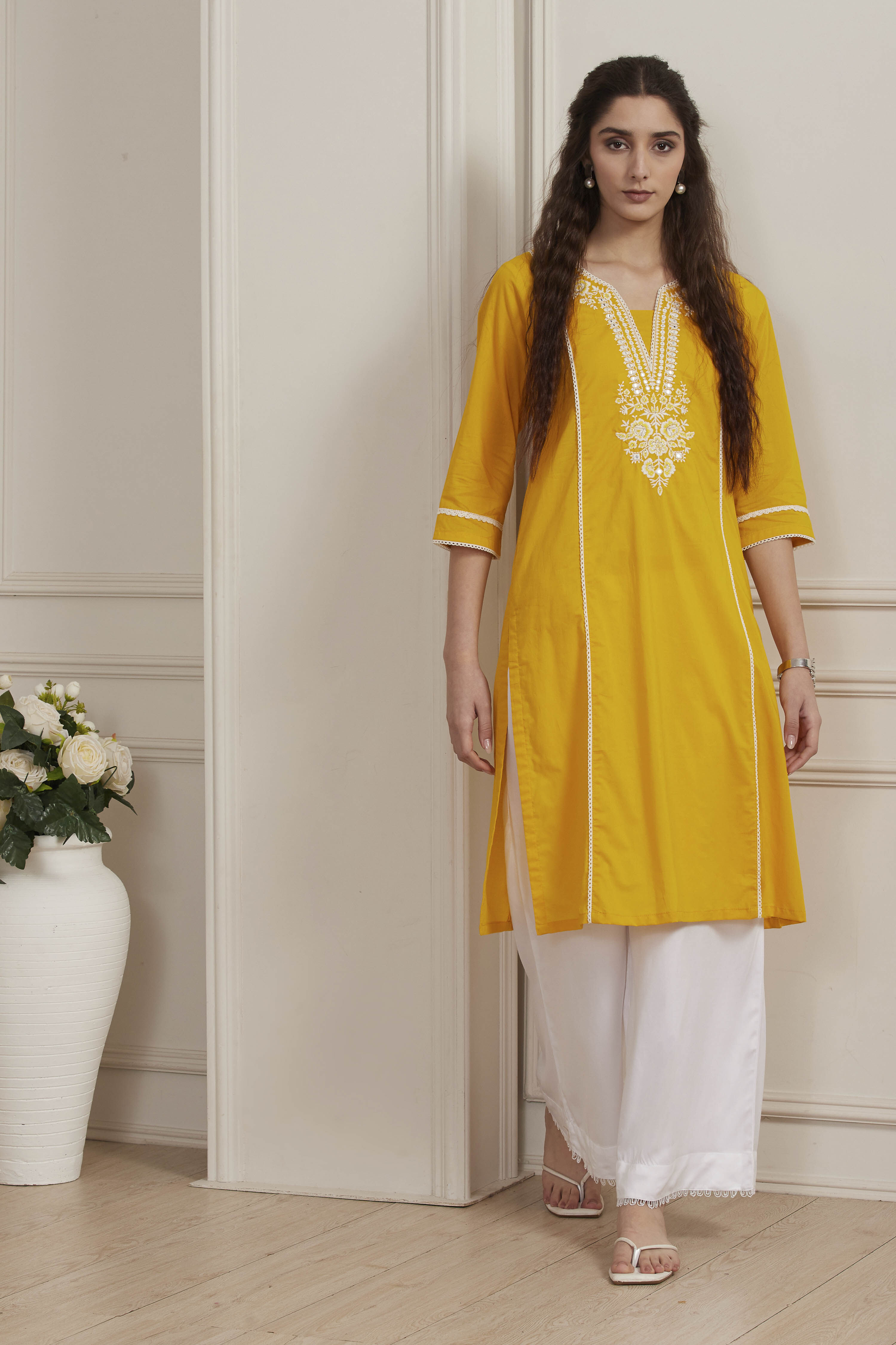 Yellow Cotton Solid Straight Kurta image number 0