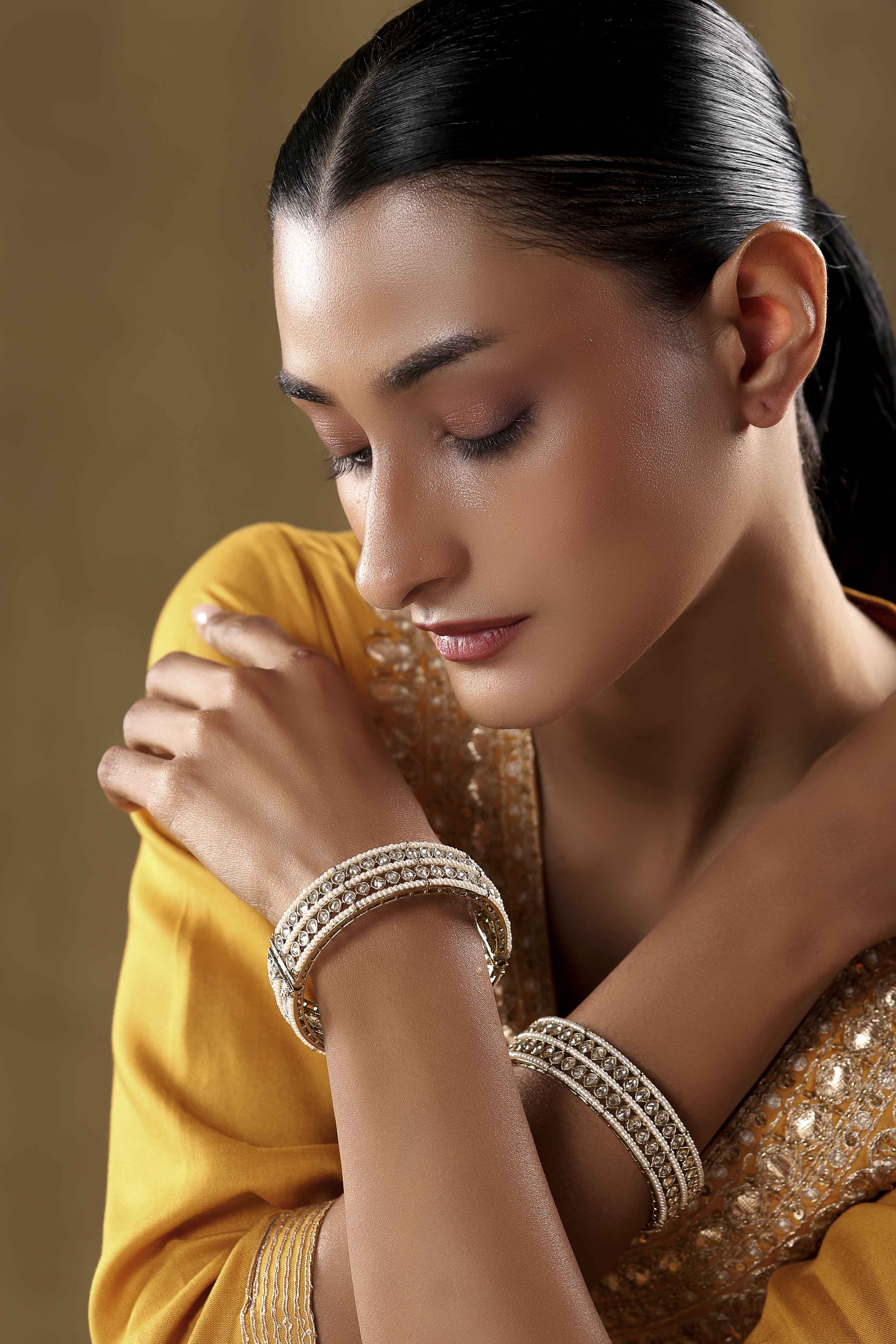 Gold Alloy Bangle image number 1