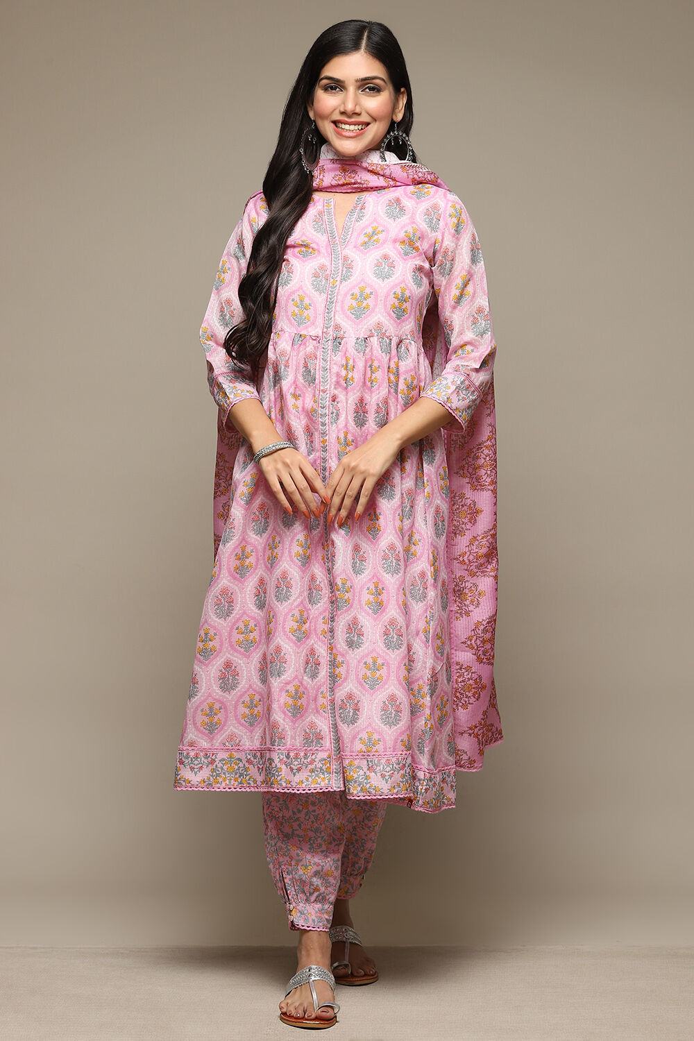 White Cotton Blend Gathered Kurta Suit Set image number 7