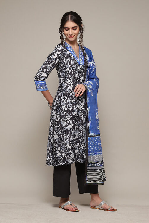 Charcoal LIVA Straight Printed Kurta Narrow Palazzo Suit Set image number 6