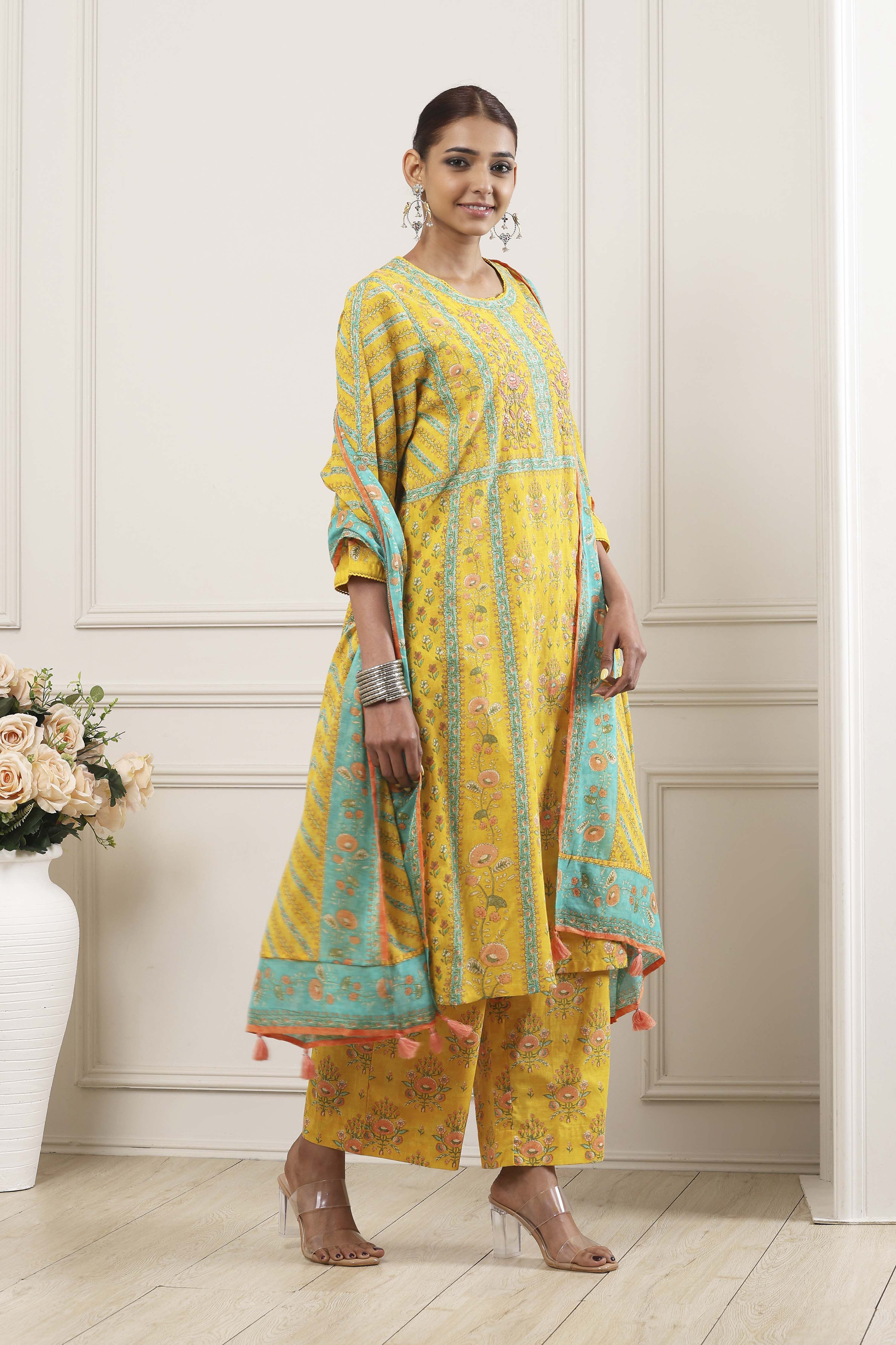 Cream-Colored Cotton Printed Straight Suit Set image number 5
