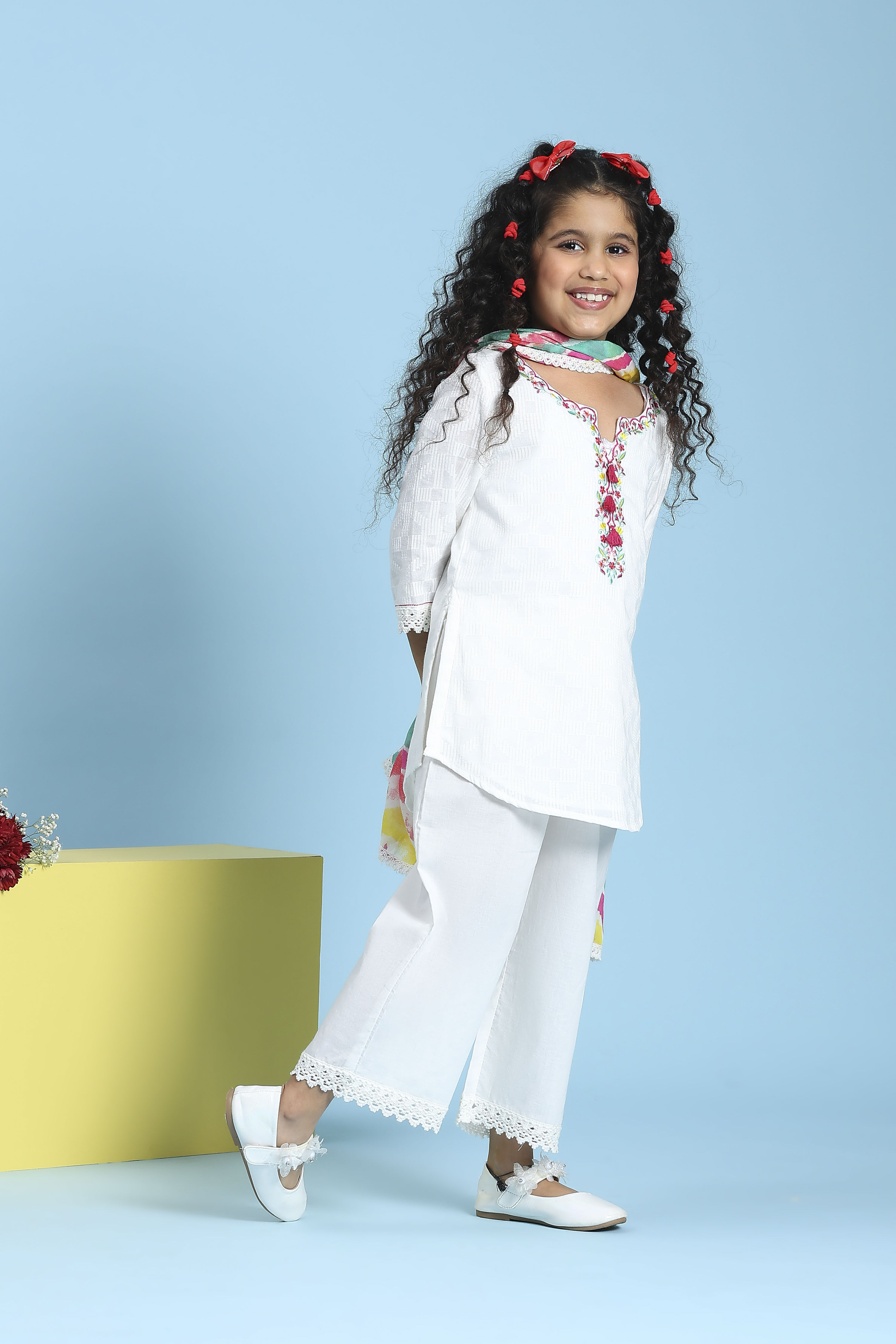 White Cotton Solid Straight Suit Set image number 5