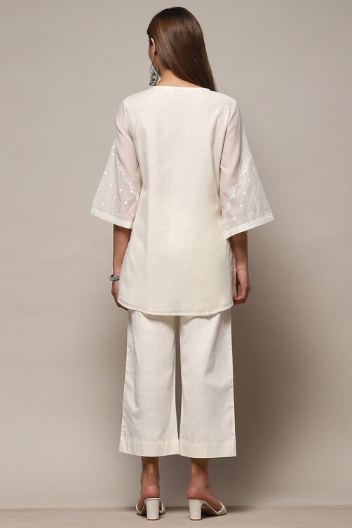 Off White Polyester Straight Kurta Set image number 4