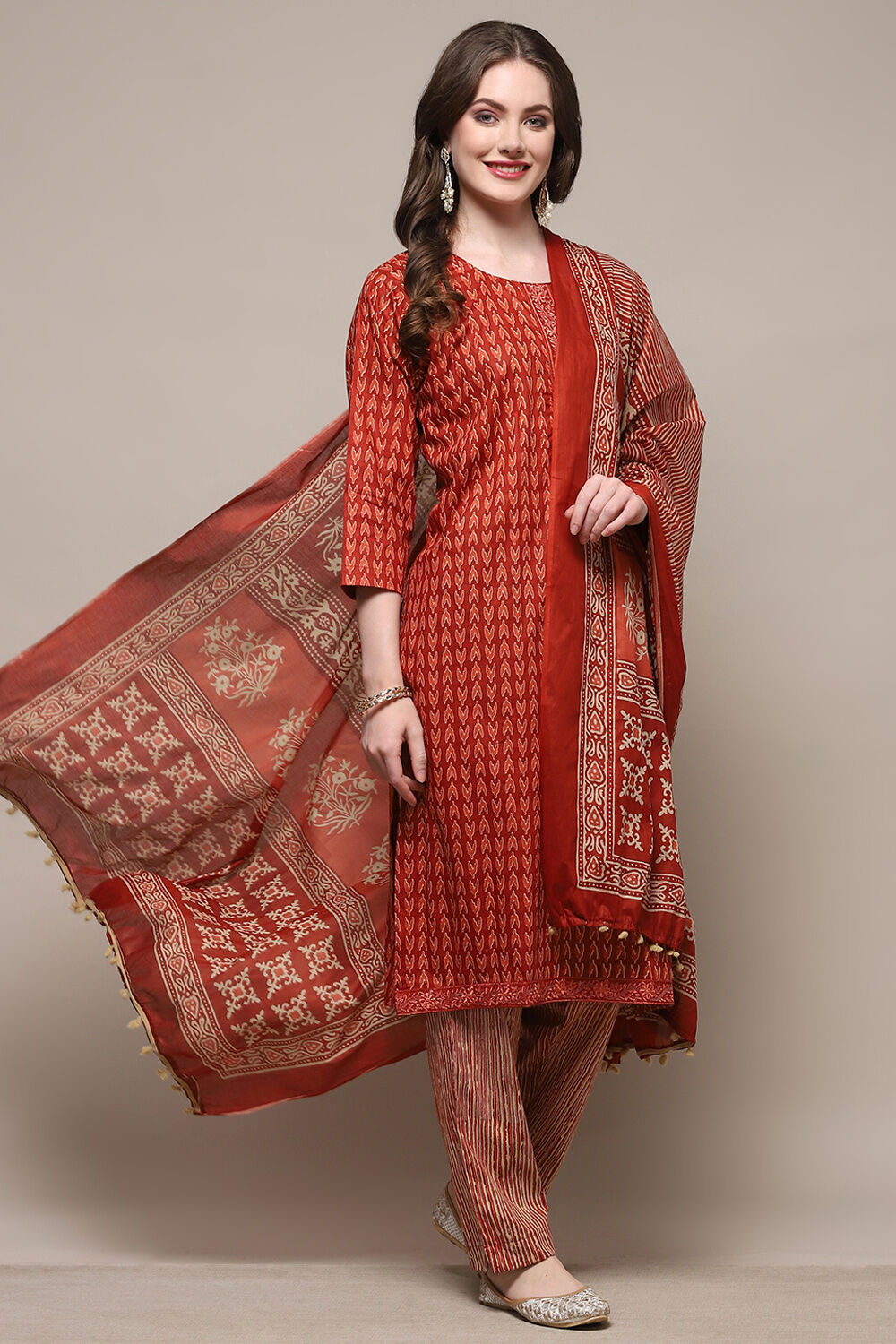 Green Cotton Screen Printed Unstitched Suit Set image number 8