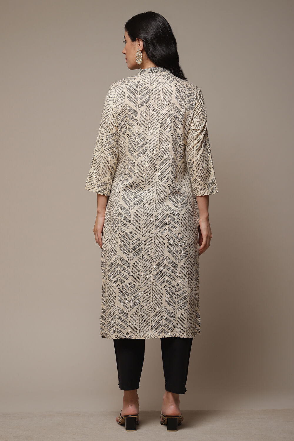 Beige LIVA Straight Printed Kurta image number 2
