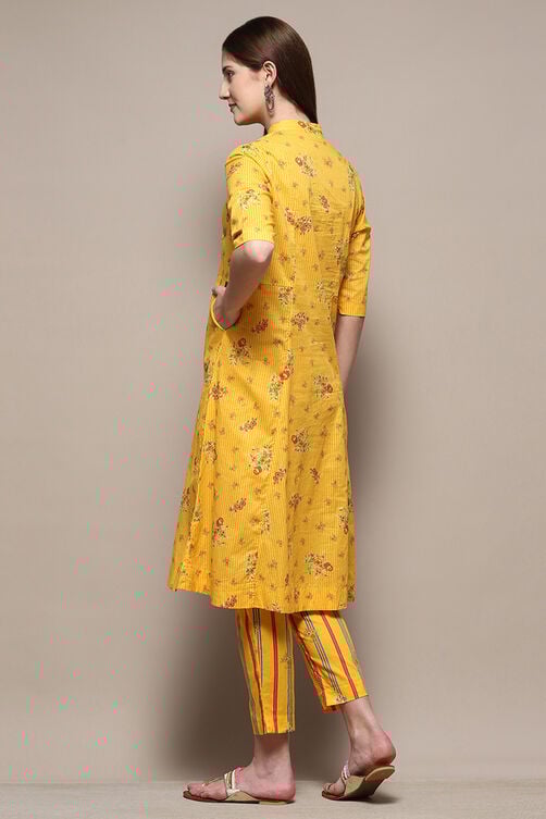 Beige Linen Straight Kurta Slim Pants Suit Set image number 4