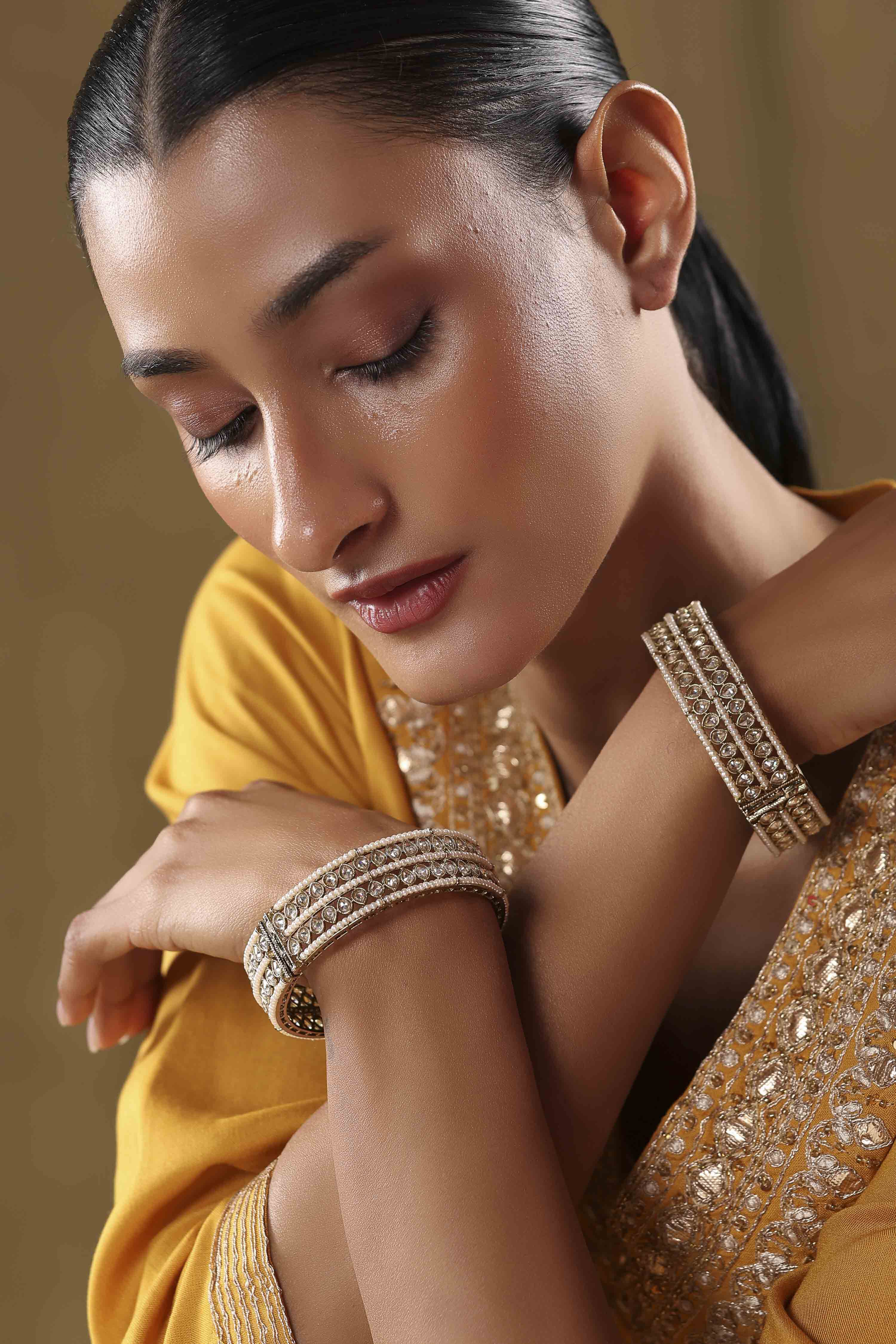 Gold Alloy Bangle image number 3