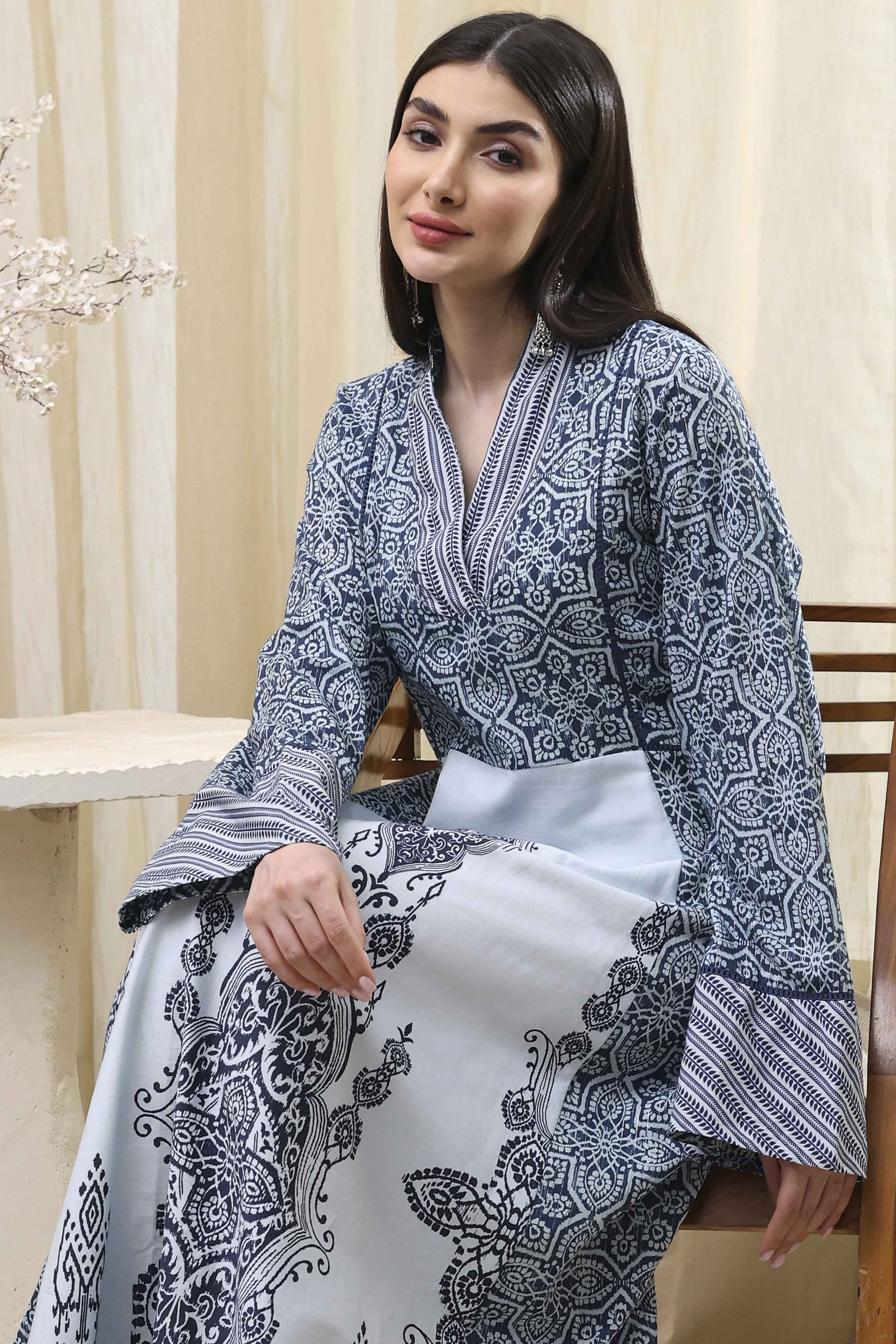 Blue & White Jalabiya Kaftan image number 0