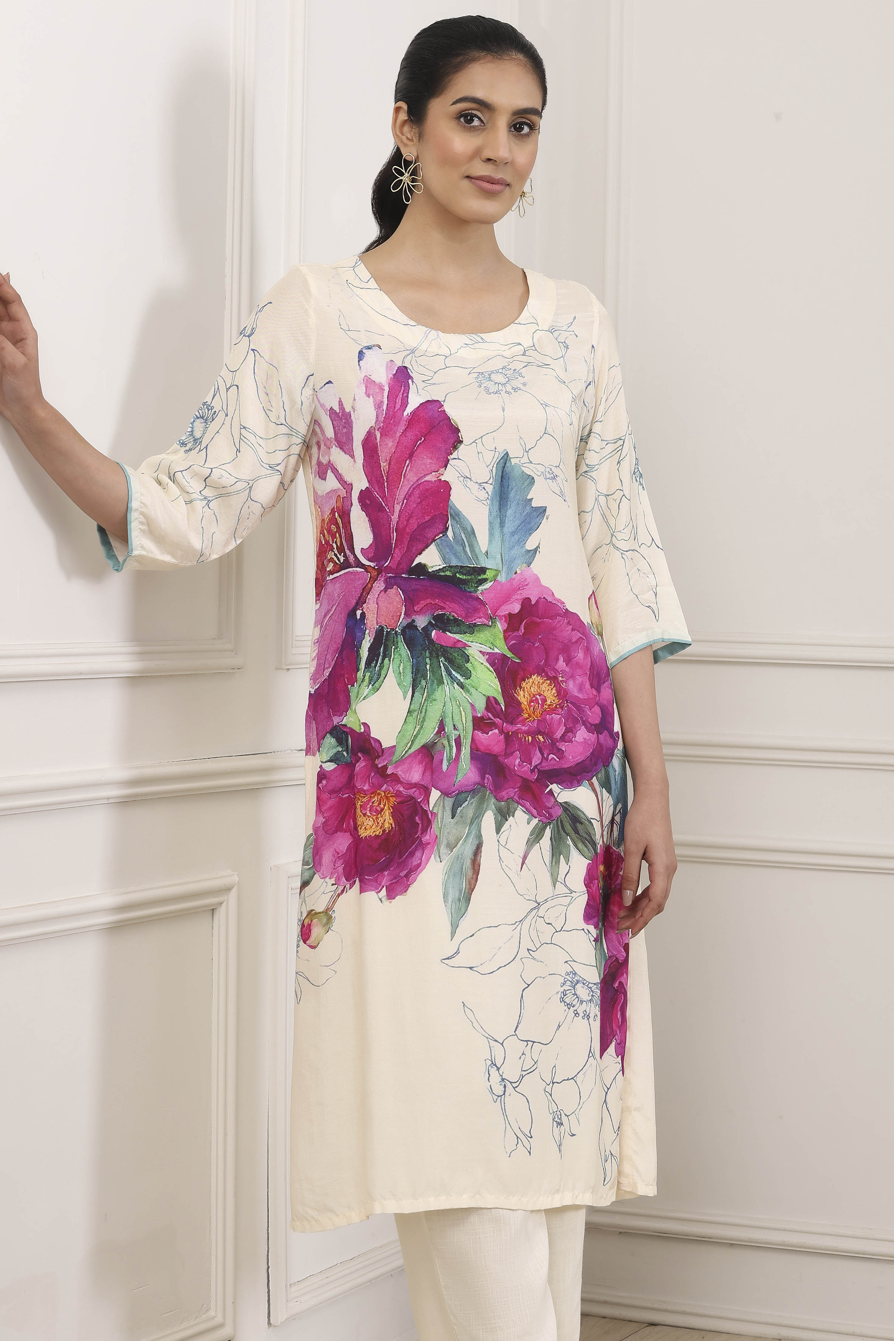White & Pink Floral Printed Straight Suit Set image number 7