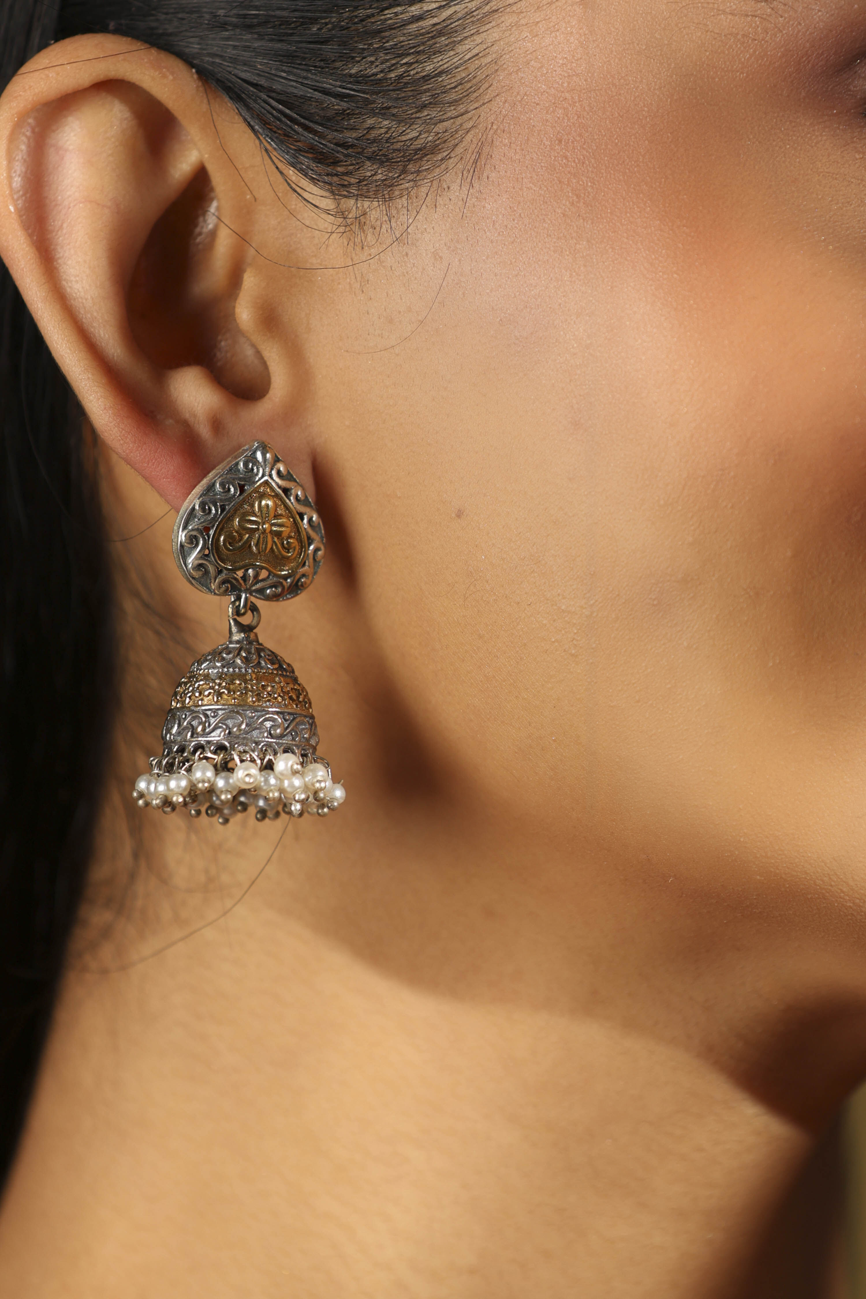 Oxidised Gold Textured Earrings image number 3