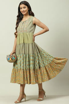 Green Cotton Flared Fusion Printed Dress image number 5
