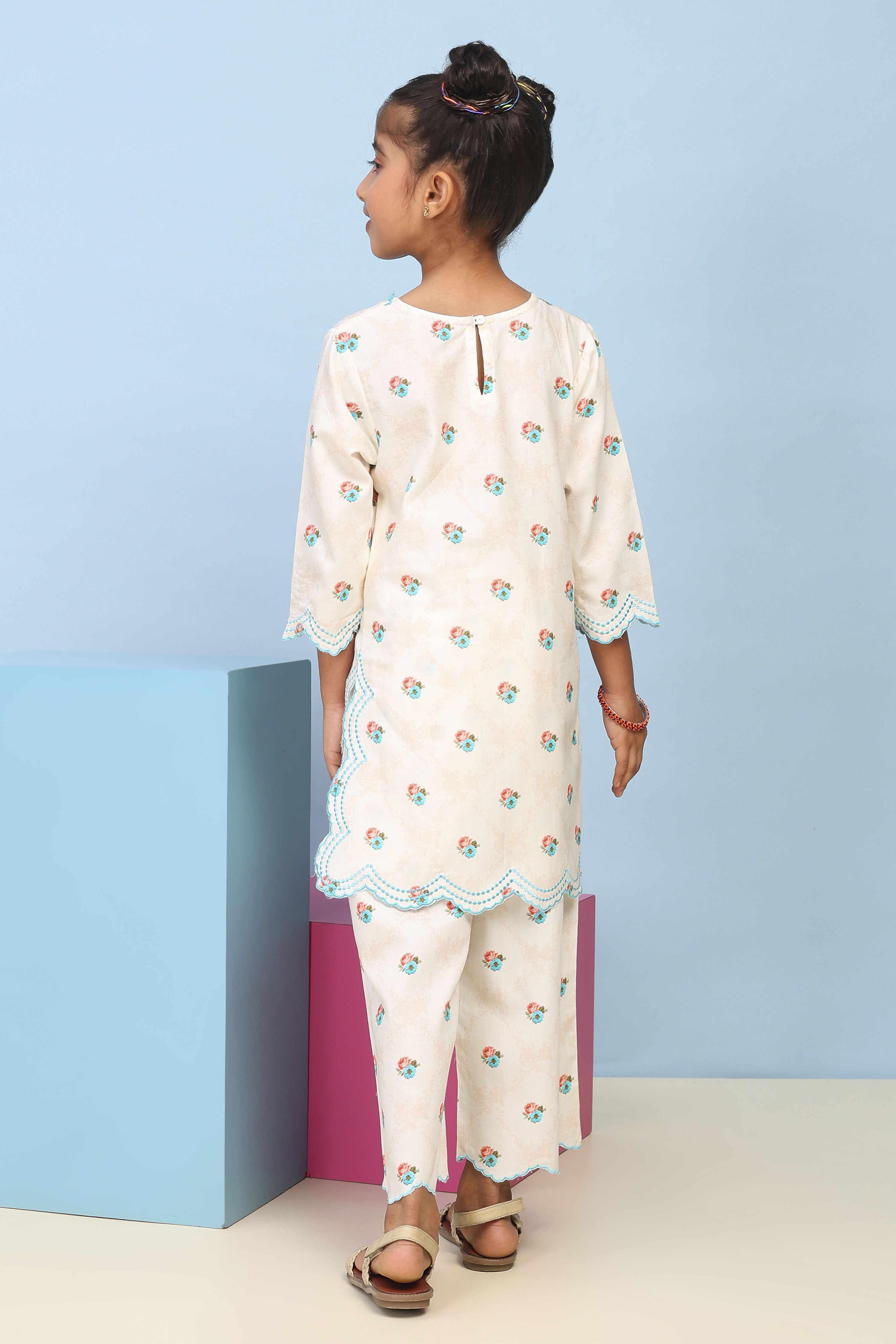 White Cotton Satin Printed Straight Suit Set image number 4