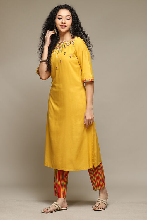 Mustard Rayon Straight Kurta Pants 2 Piece Set image number 3