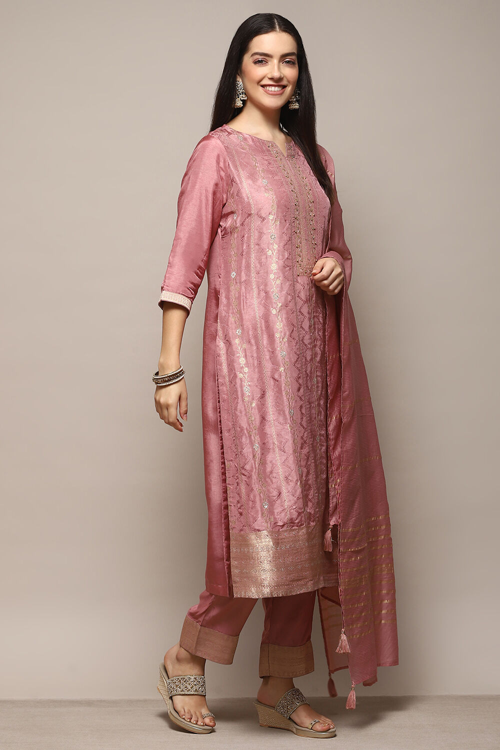 Peach Pink Viscose Yarndyed Kurta Regular Pants Suit Set image number 5
