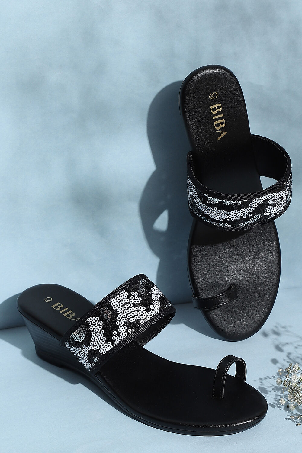 Black outlet toe sandals